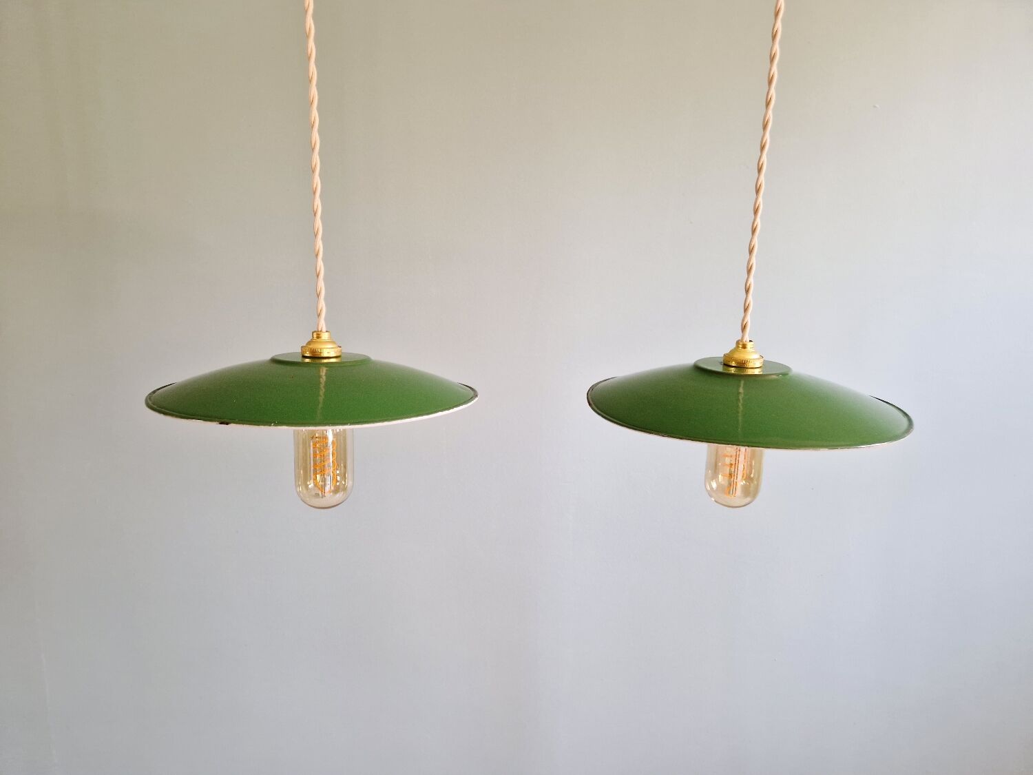 Industrial suspension in green enamelled sheet metal (7 available)