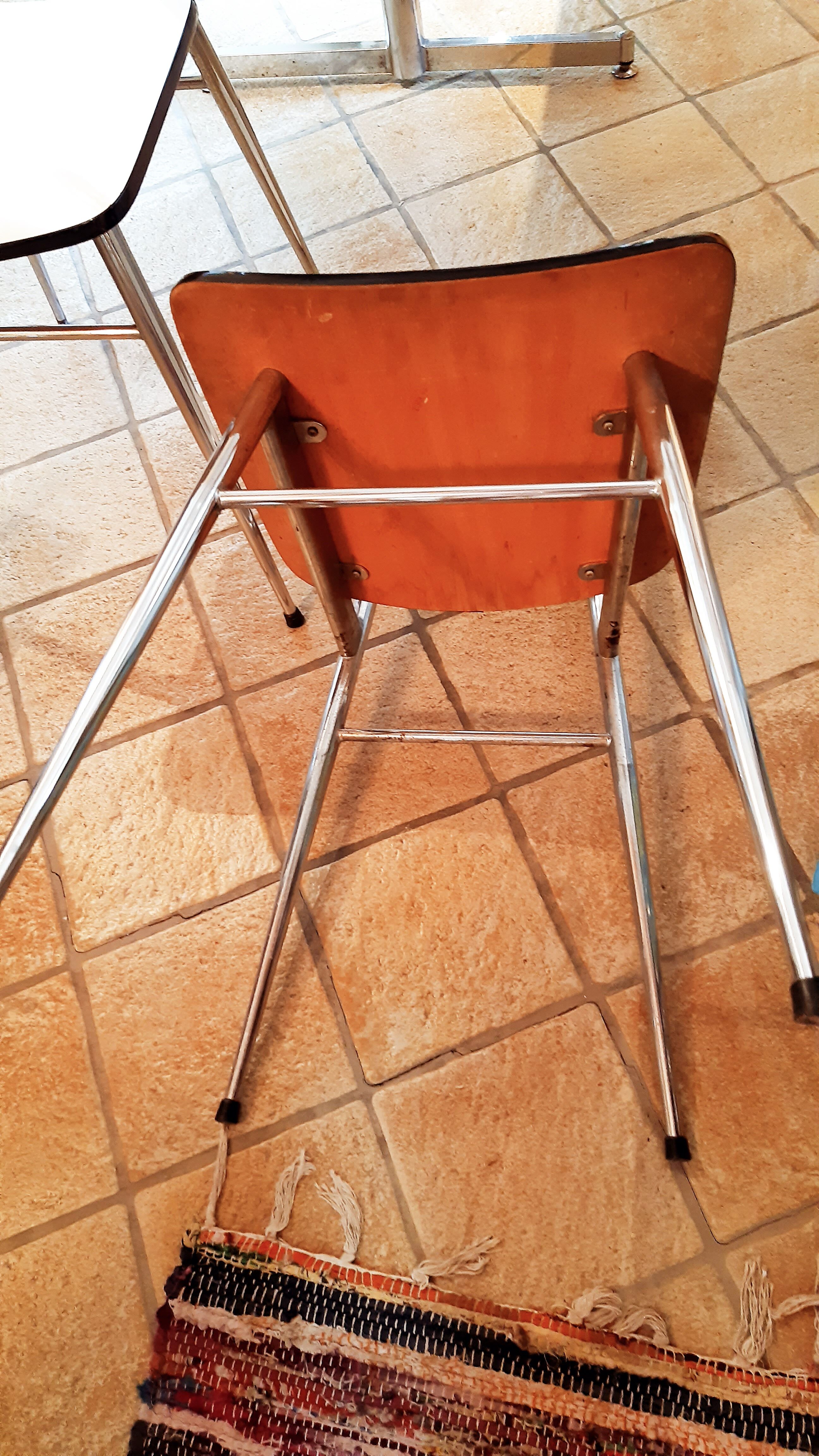 Kitchen table and 2 formica chairs