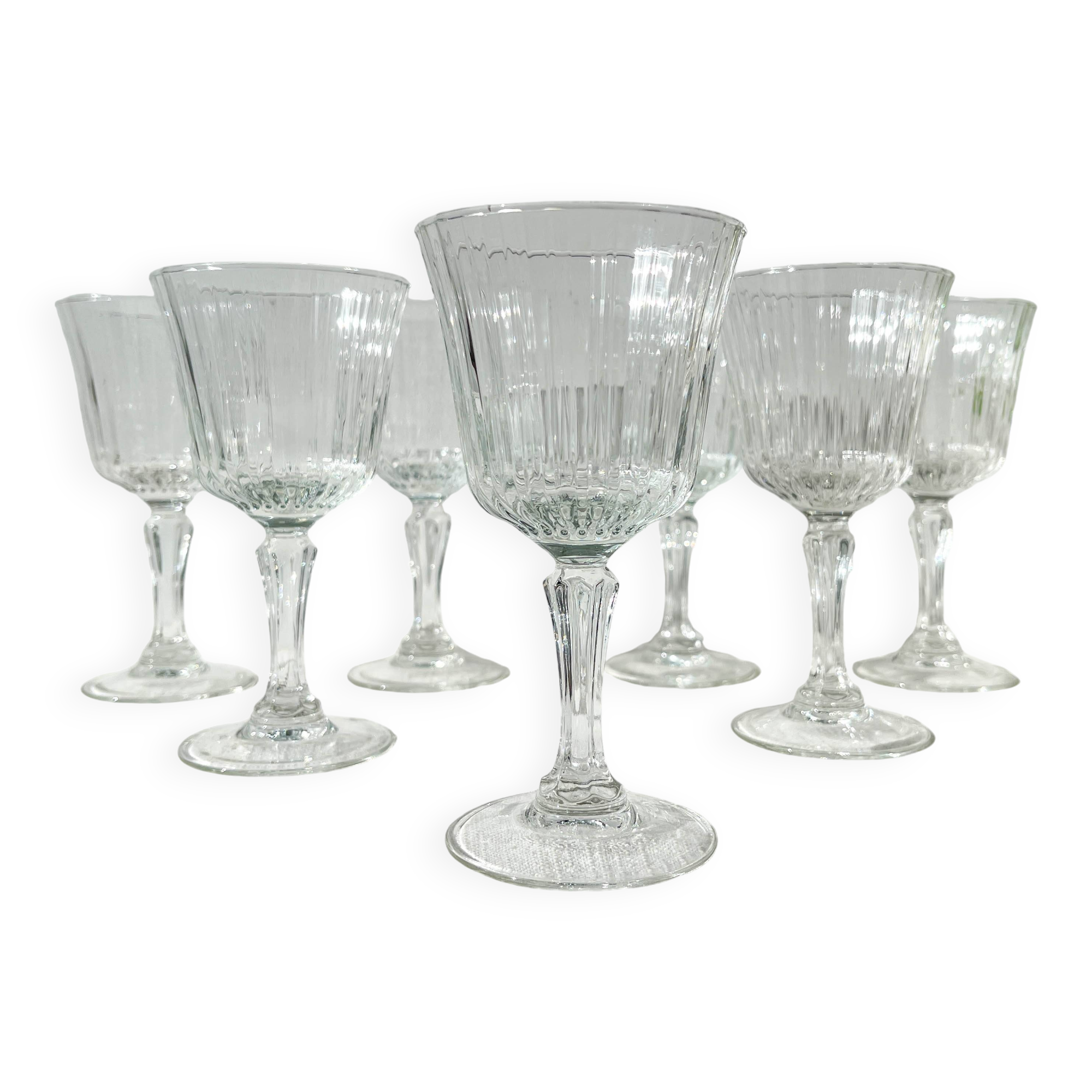 7 Vintage red wine glasses in fluted glass Made in France