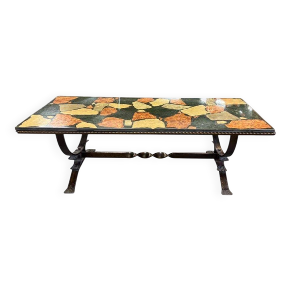 Table basse vintage en pierre avec cadre en fonte