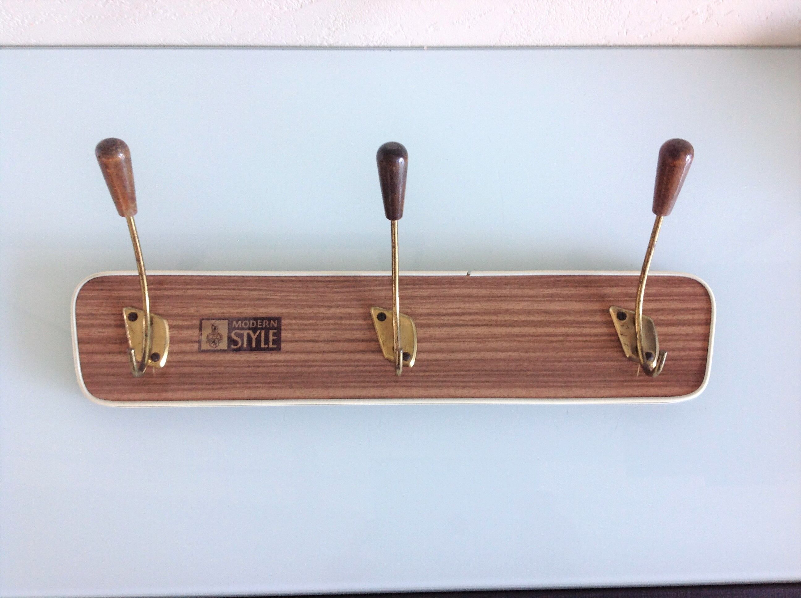 Patère en formica imitation bois à trois tetes / vintage années 60-70