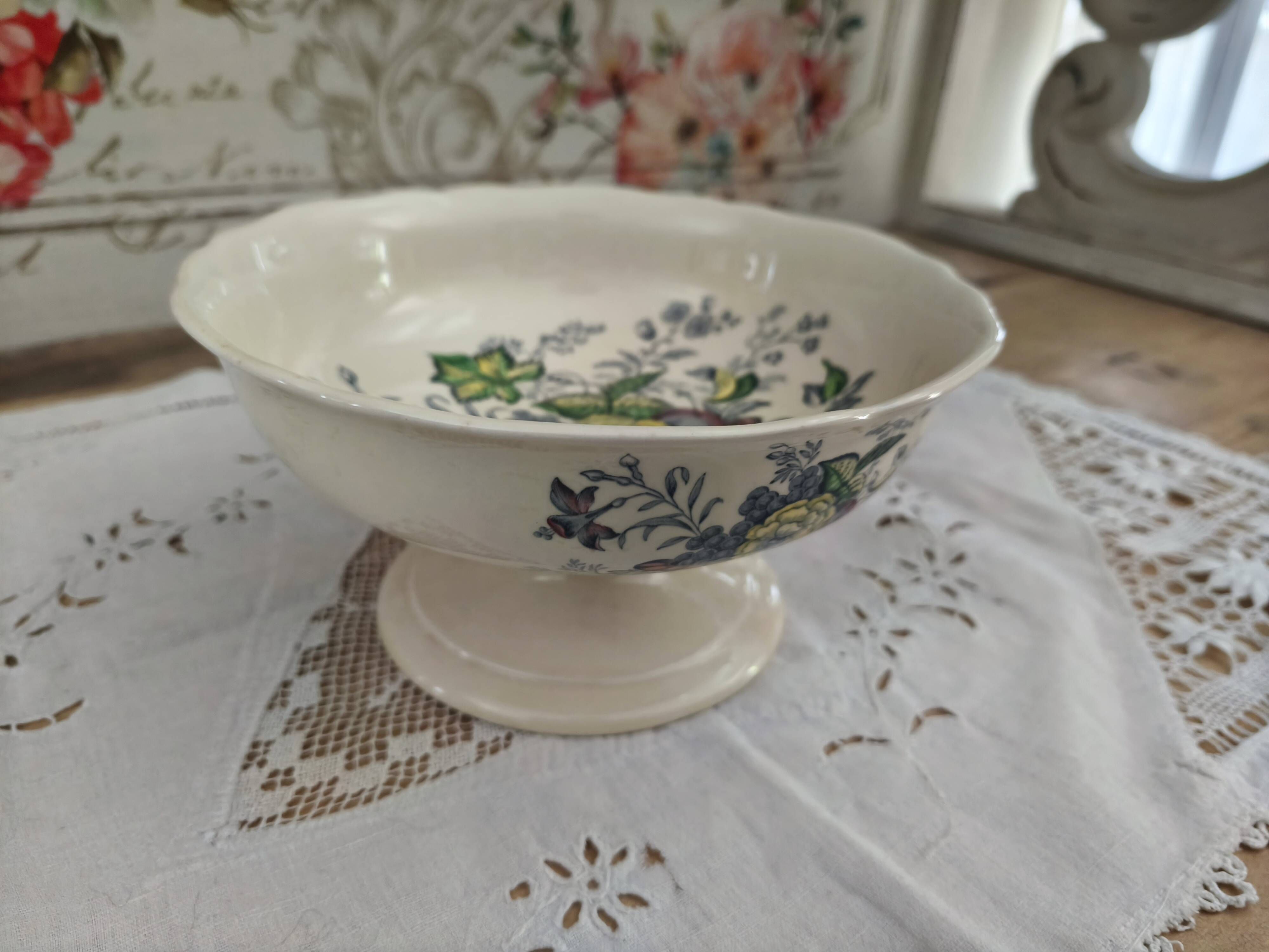 Compote on pedestal Royal Doulton model The Kirkwood