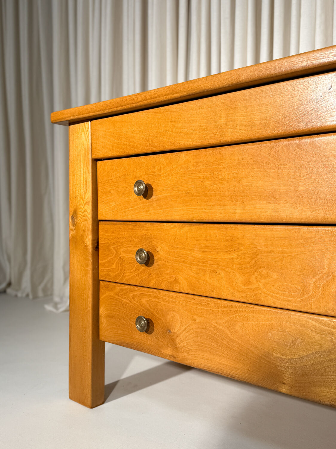 Elm chest of drawers