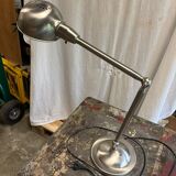 Articulated desk lamp