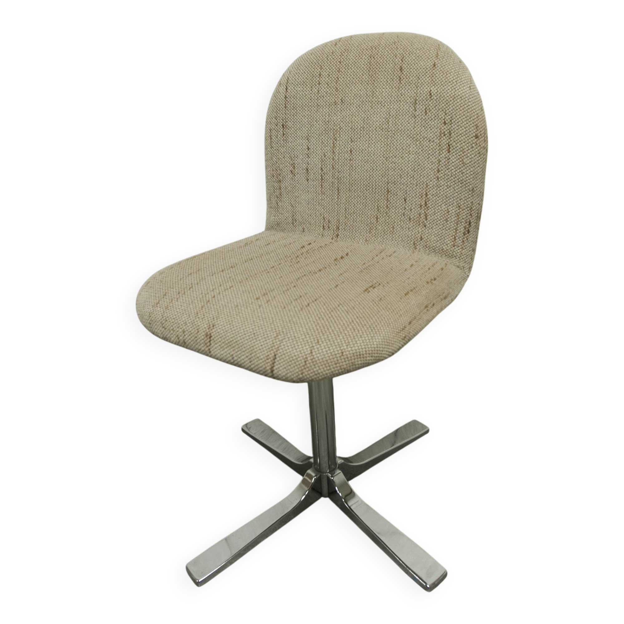 Swivel chair in chrome and clean, sturdy patterned fabric from the 1970s.