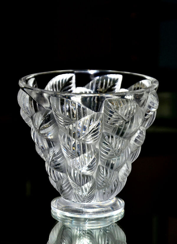Vase « Moissac » en verre moulé-pressé par René Lalique