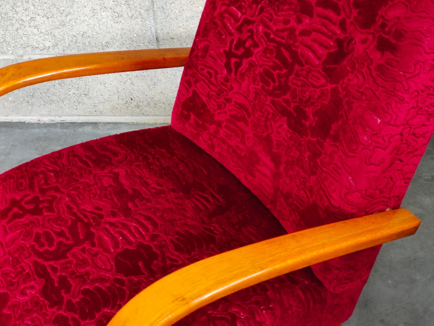 Pair of 6951 red velvet armchairs by Jaroslav Smidek for Ton