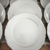 12 flat plates in porcelain with double gold rim.