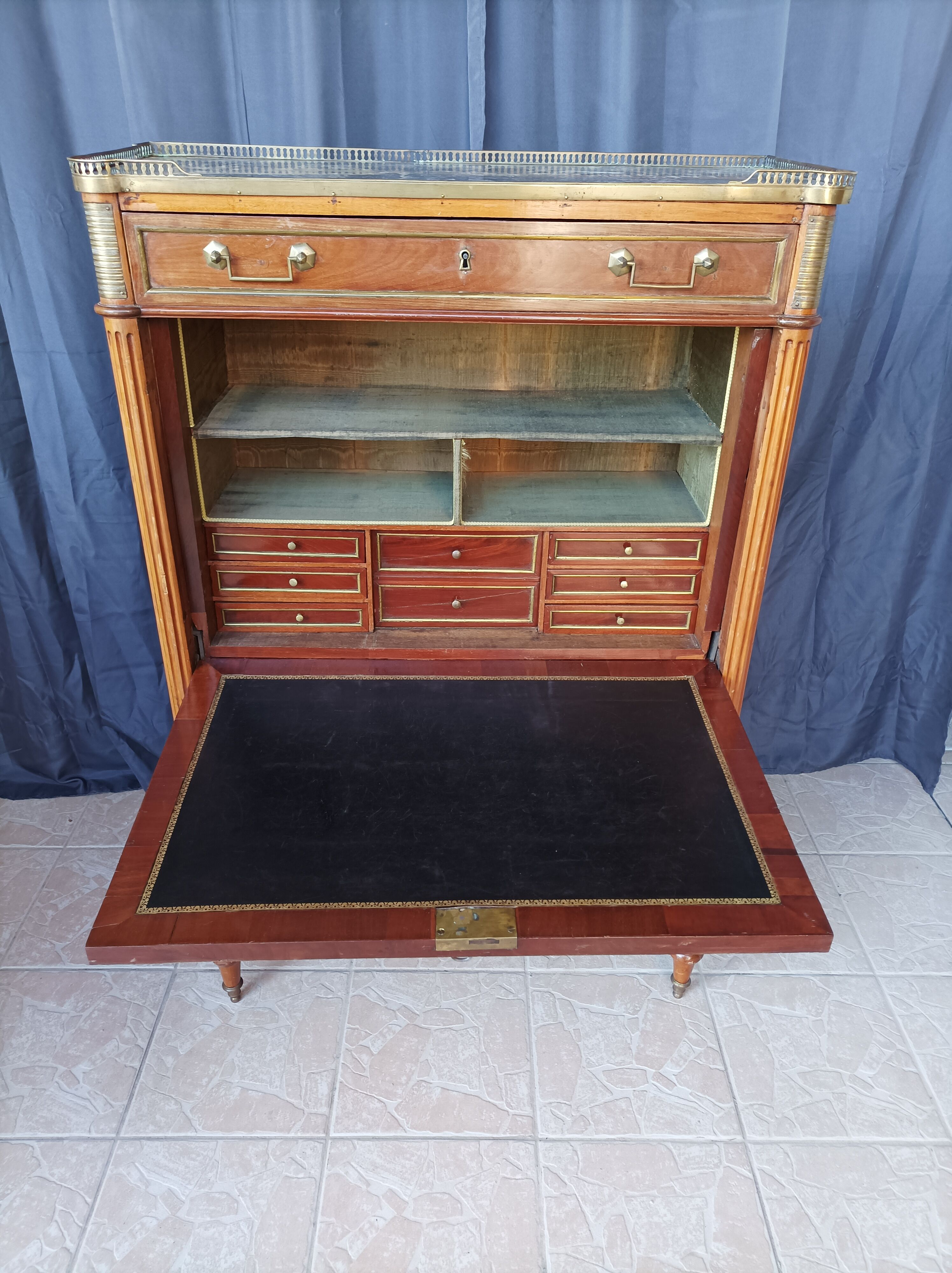 Secretary Louis XVI in mahogany 18th century