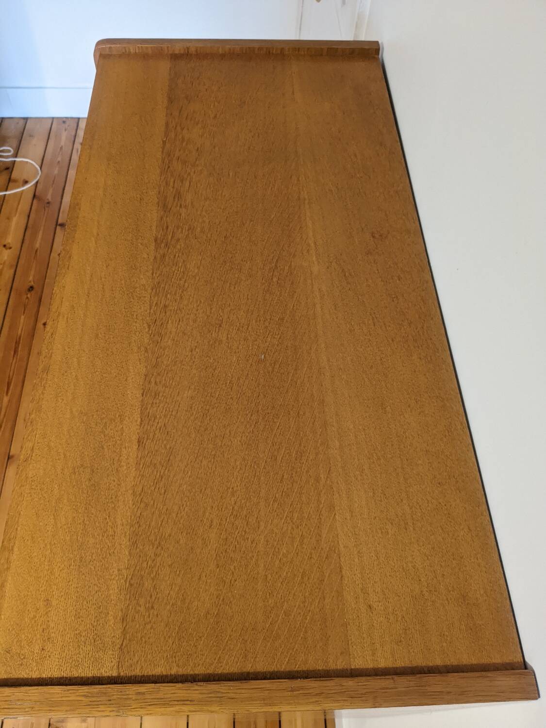 Vintage chest of drawers with spindle legs