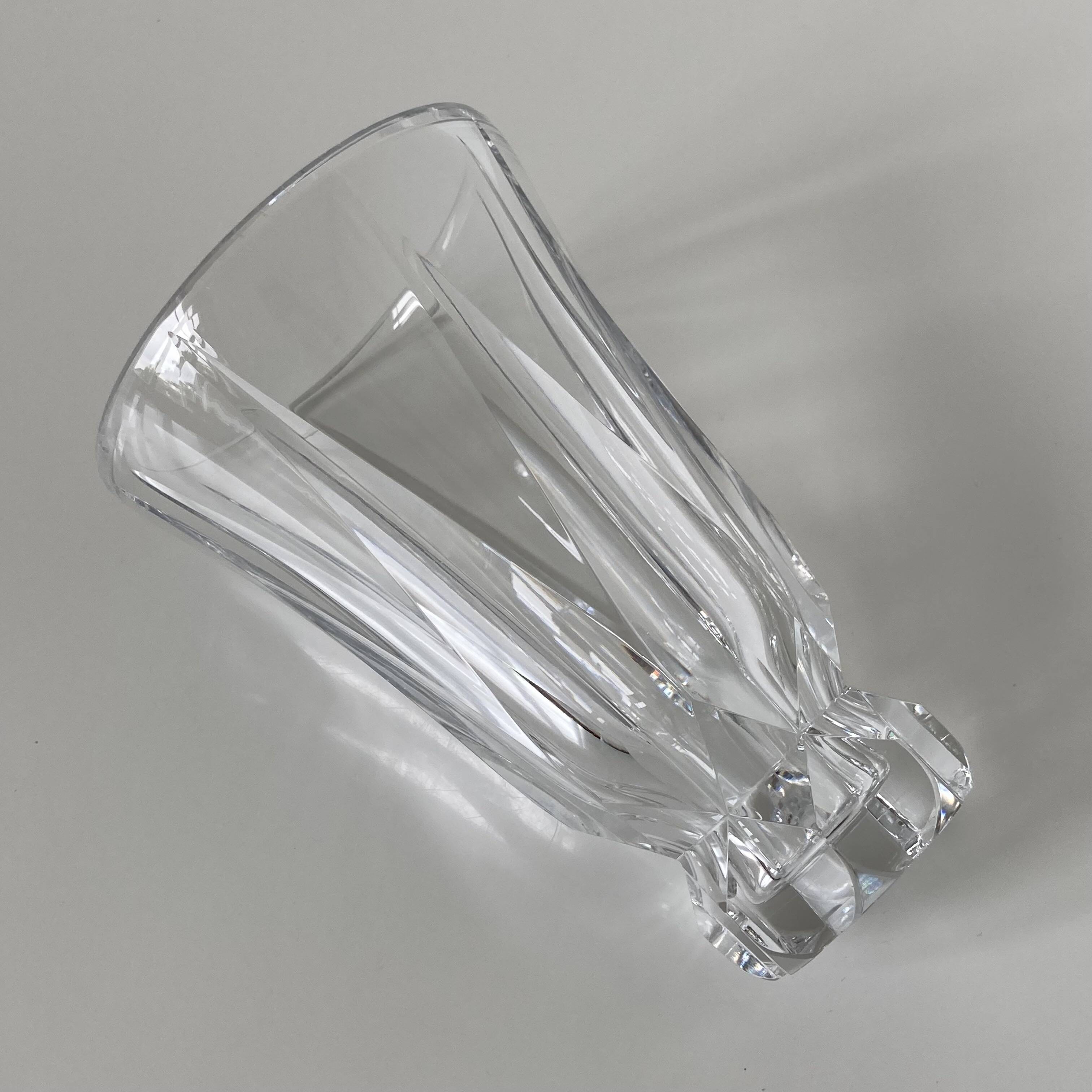 Colourless crystal vase from the Saint-Louis house, model from 1967.