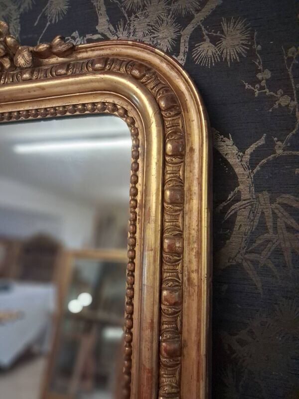 Miroir Louis Philippe à fronton de style Louis XV