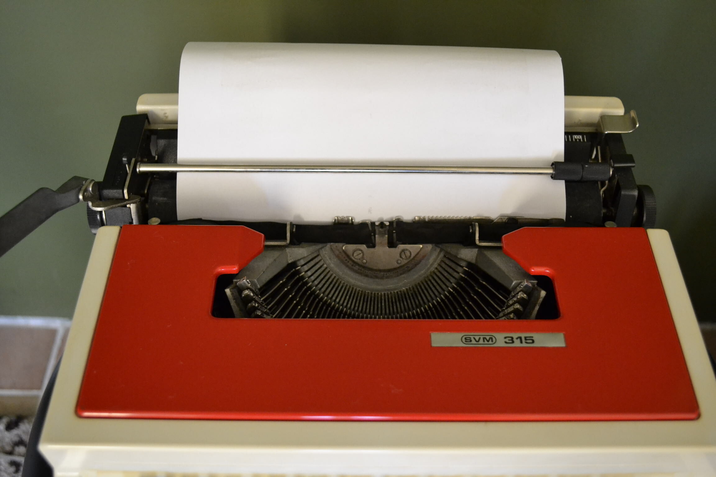 Red and white SVM 315 typewriter