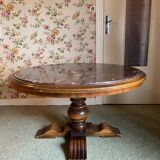 Round table in rustic and vintage wood and marble