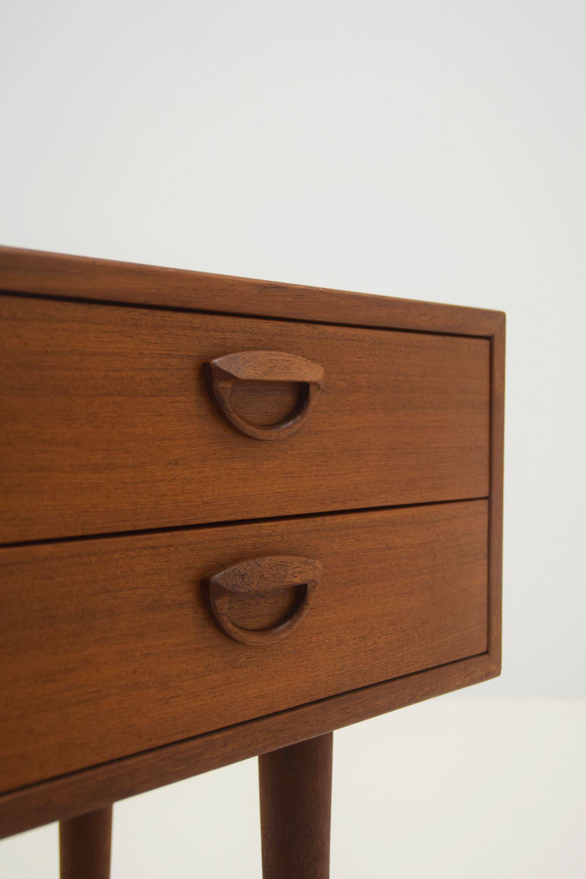 Commode danoise conçue par Kai Kristiansen pour FM Mobler, années 1960.