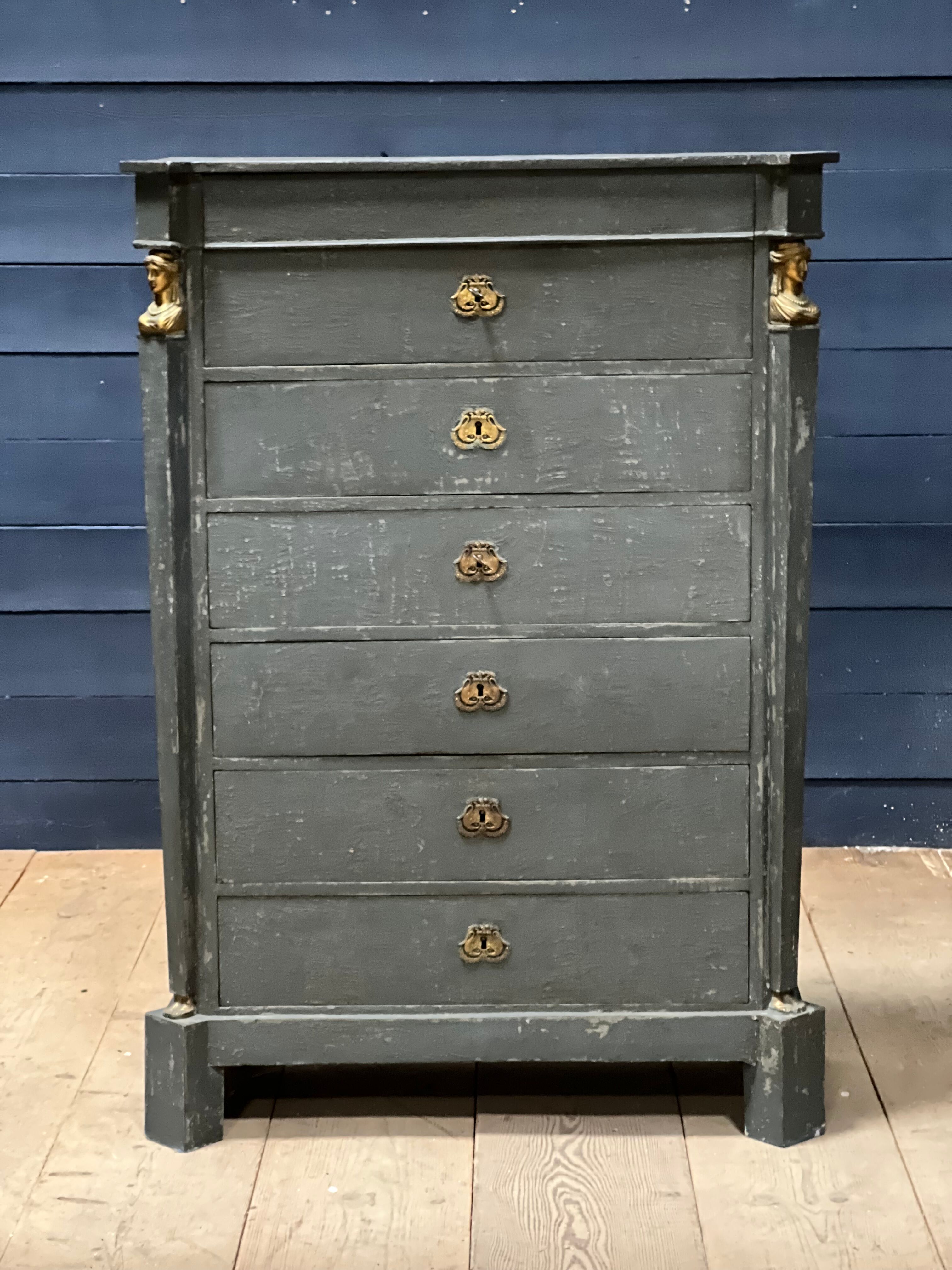 Commode patinée