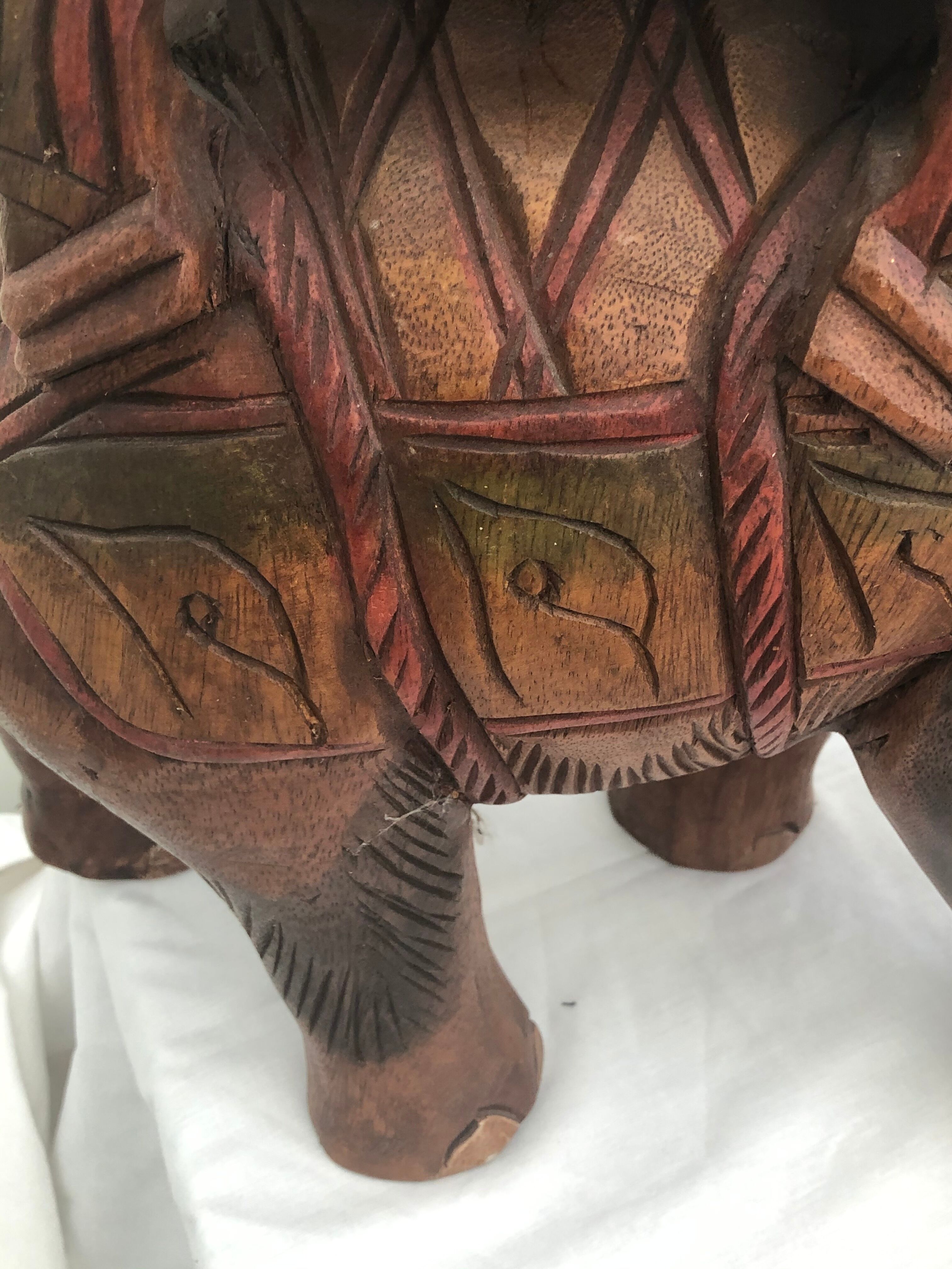 Tabouret éléphant en bois sculpté polychromie