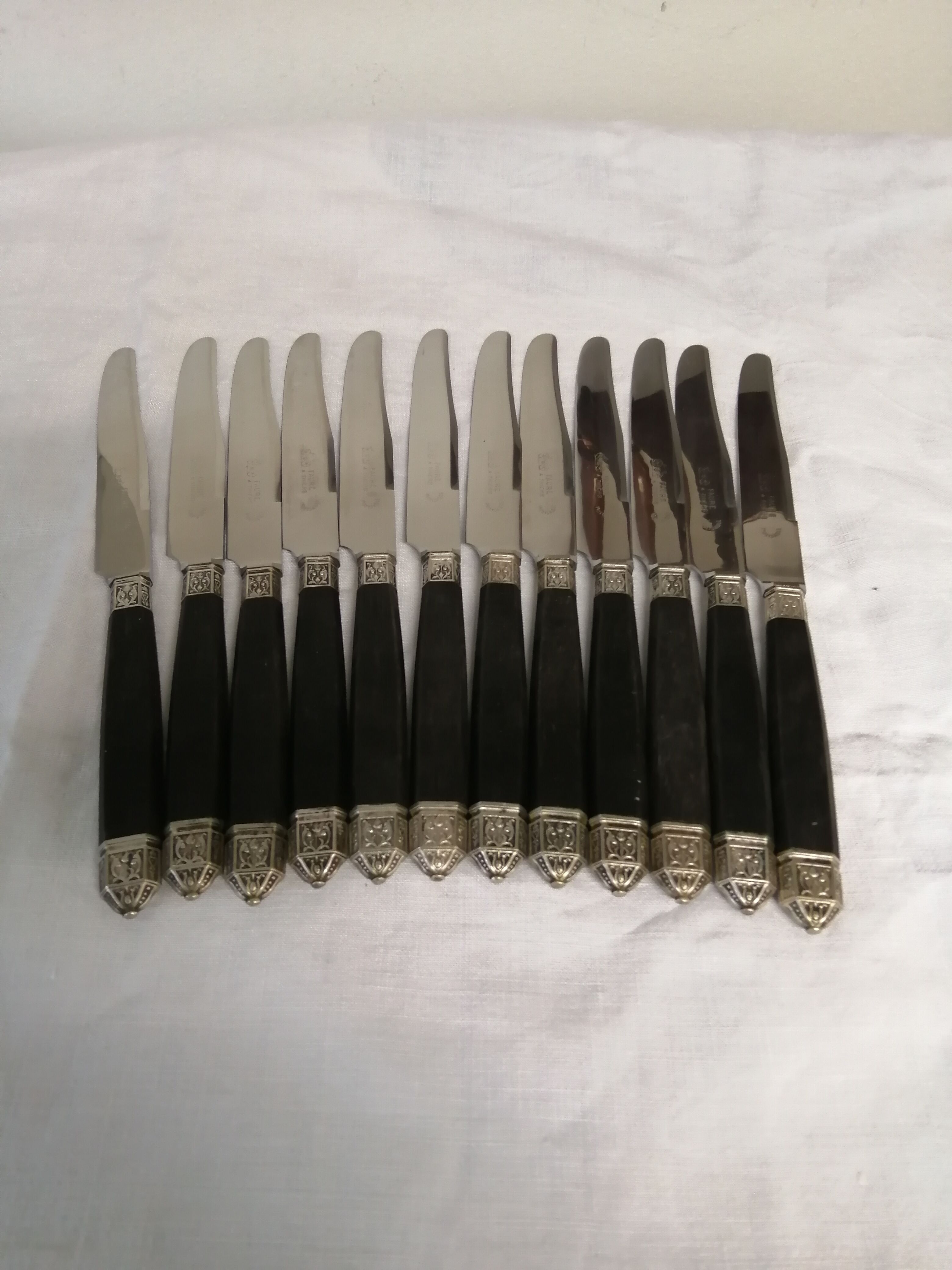 Dessert knives