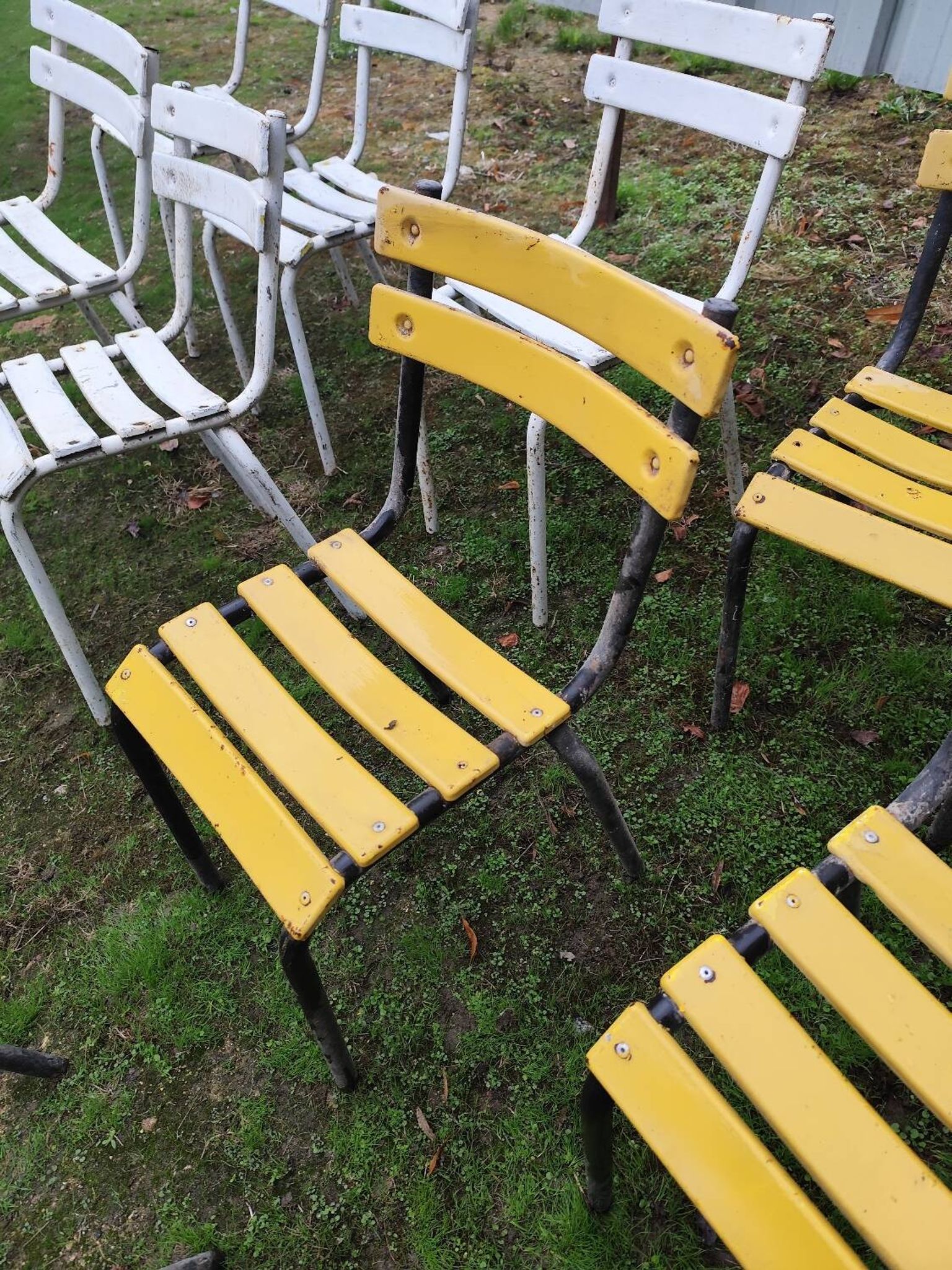Set of 13 garden chairs made of iron slats and tubes