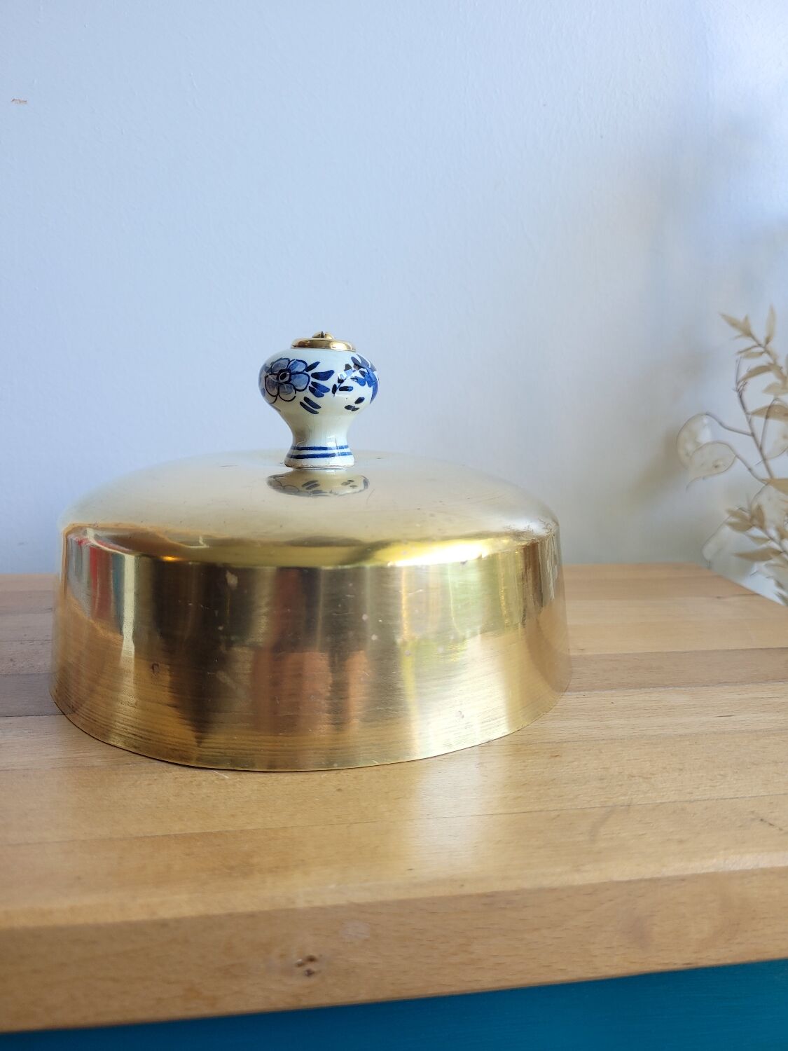 Brass bell porcelain handle