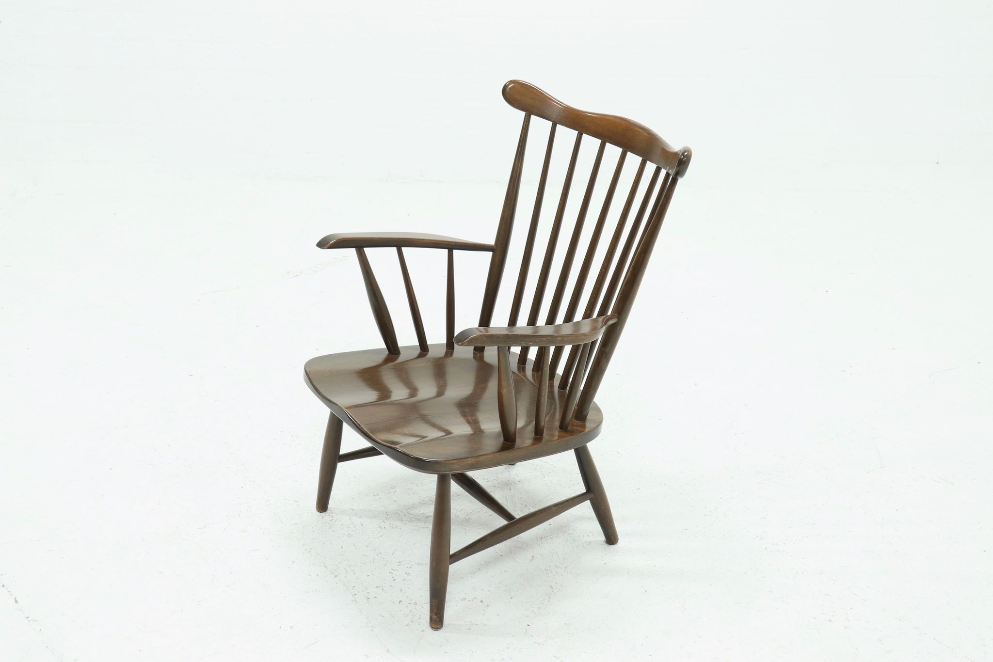 Fauteuil scandinave à dossier fuseau années 1960
