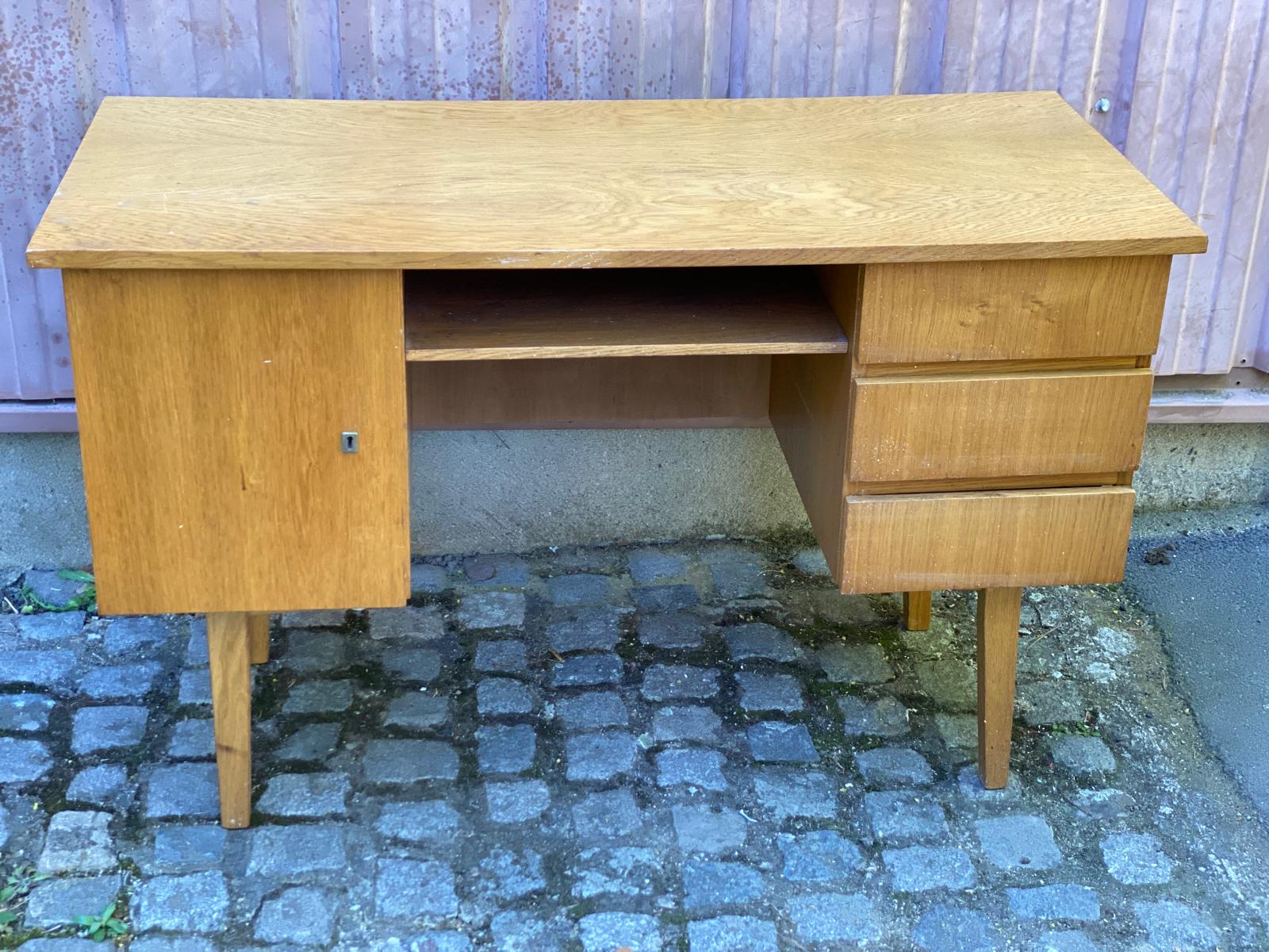 Scandinavian desk from the 1960s in wood, 120cm.