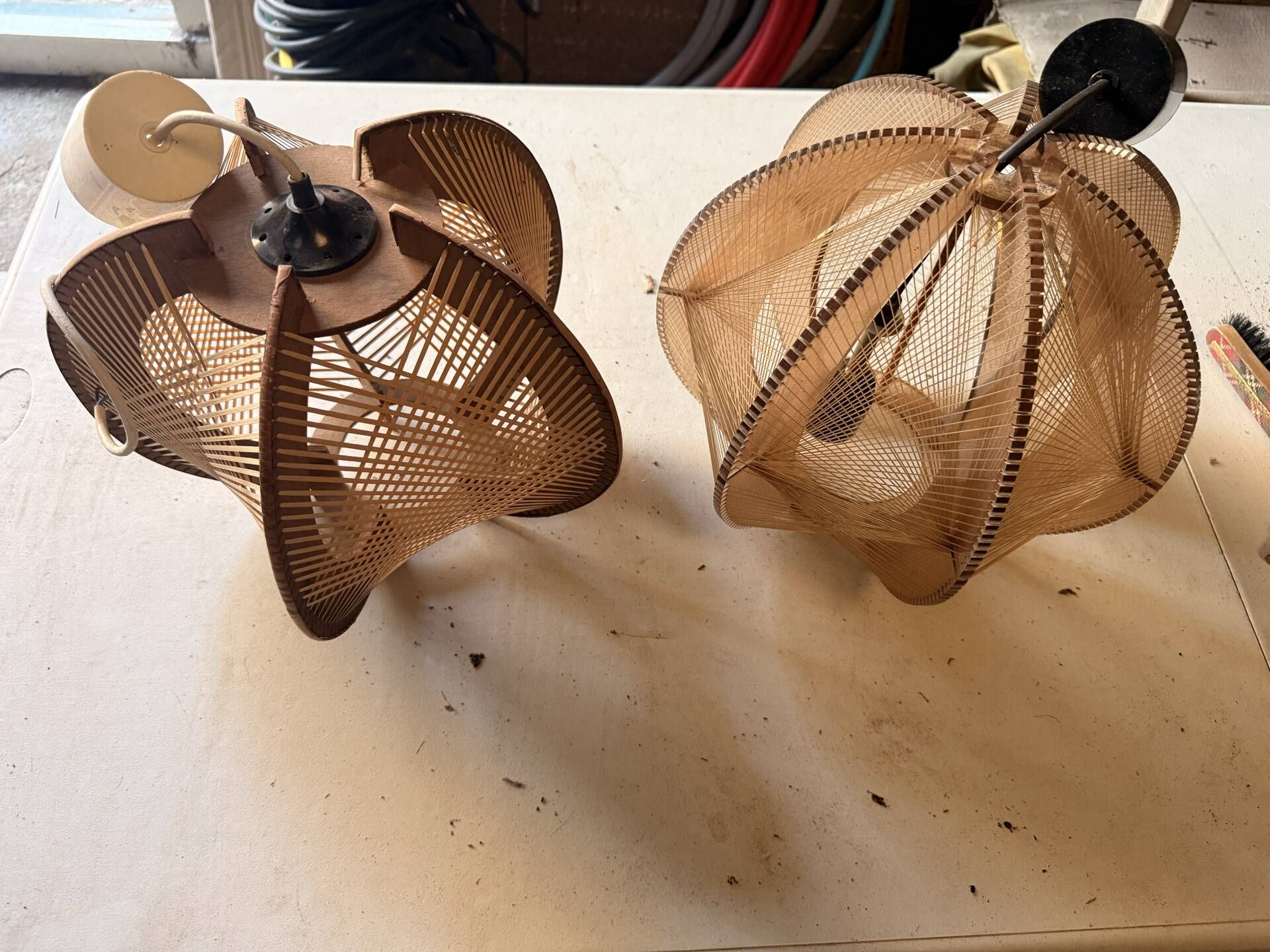 Lot of 2 vintage suspensions