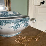 Old tureen or vegetable in Iron Earth Prima de Saint Amand