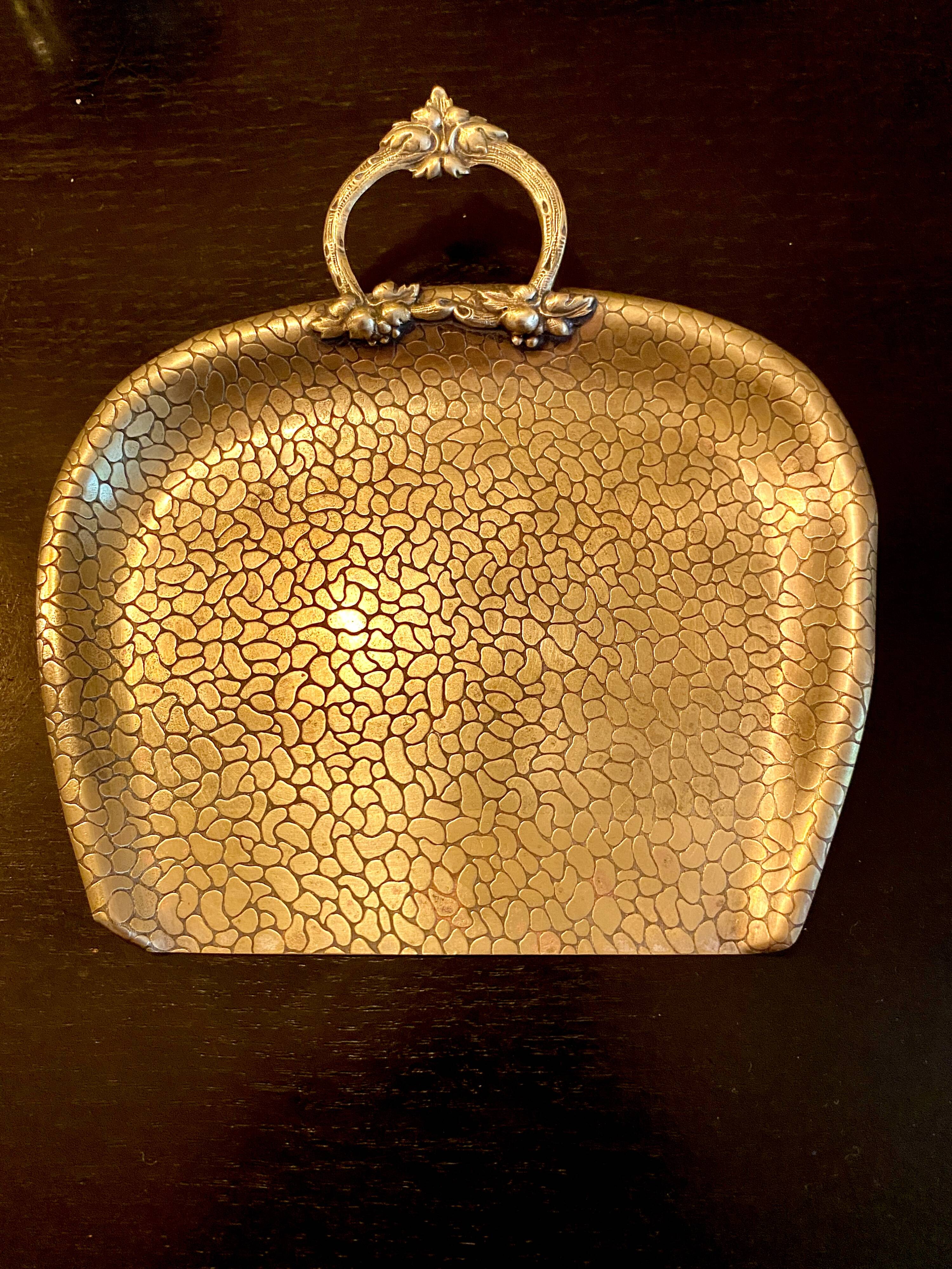 Plateau laiton ciselé, 1900-20