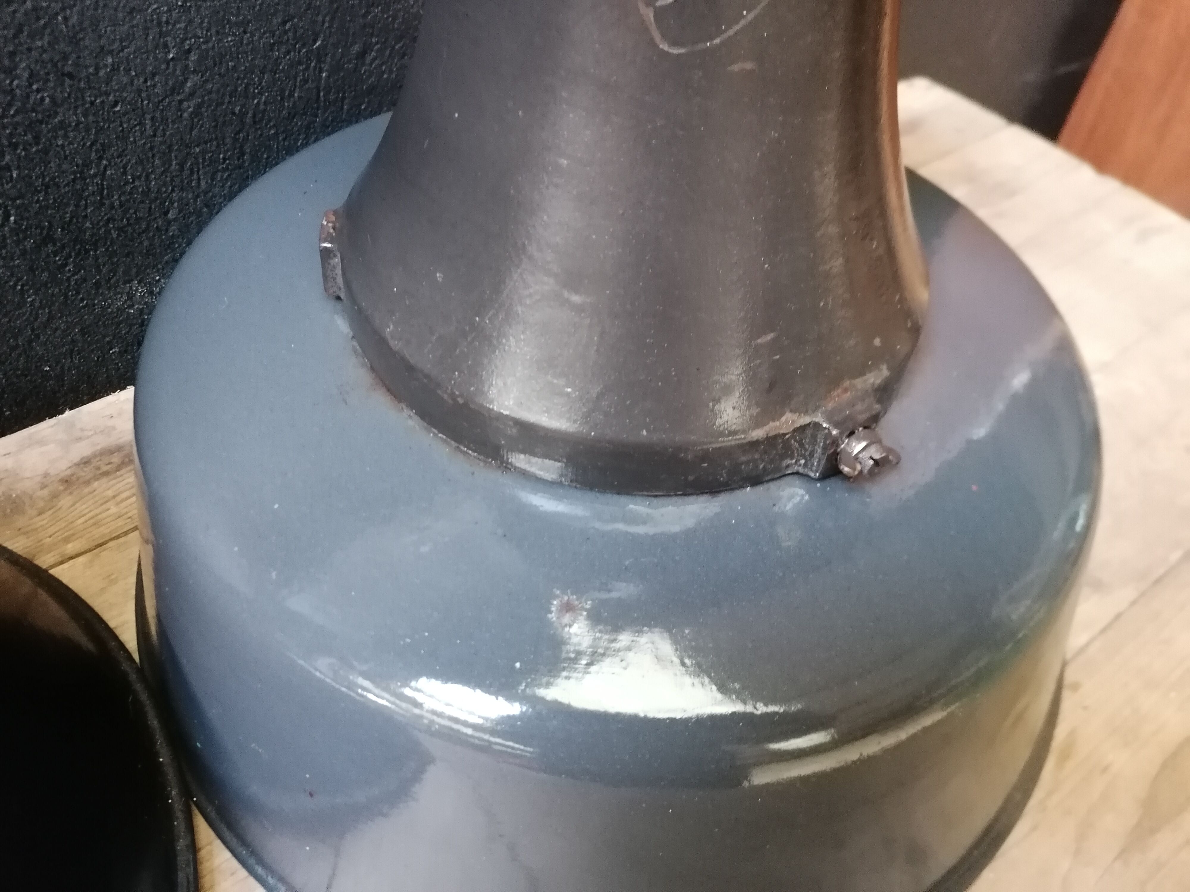 Industrial hanging lamps in enamelled metal, 50