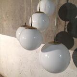 Suspension parscot en laiton et verre opaline  1960