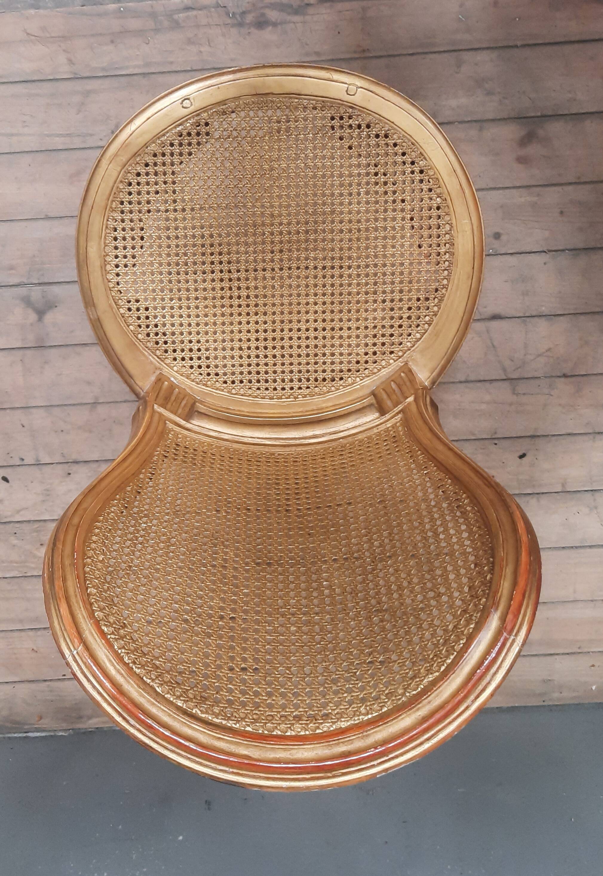Chaise style Louis XVI en bois doré