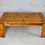Table basse en pin. France, circa 1970