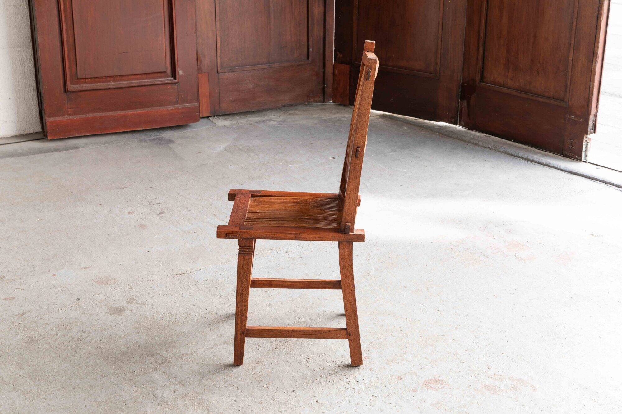 Chaises latérales javanaises