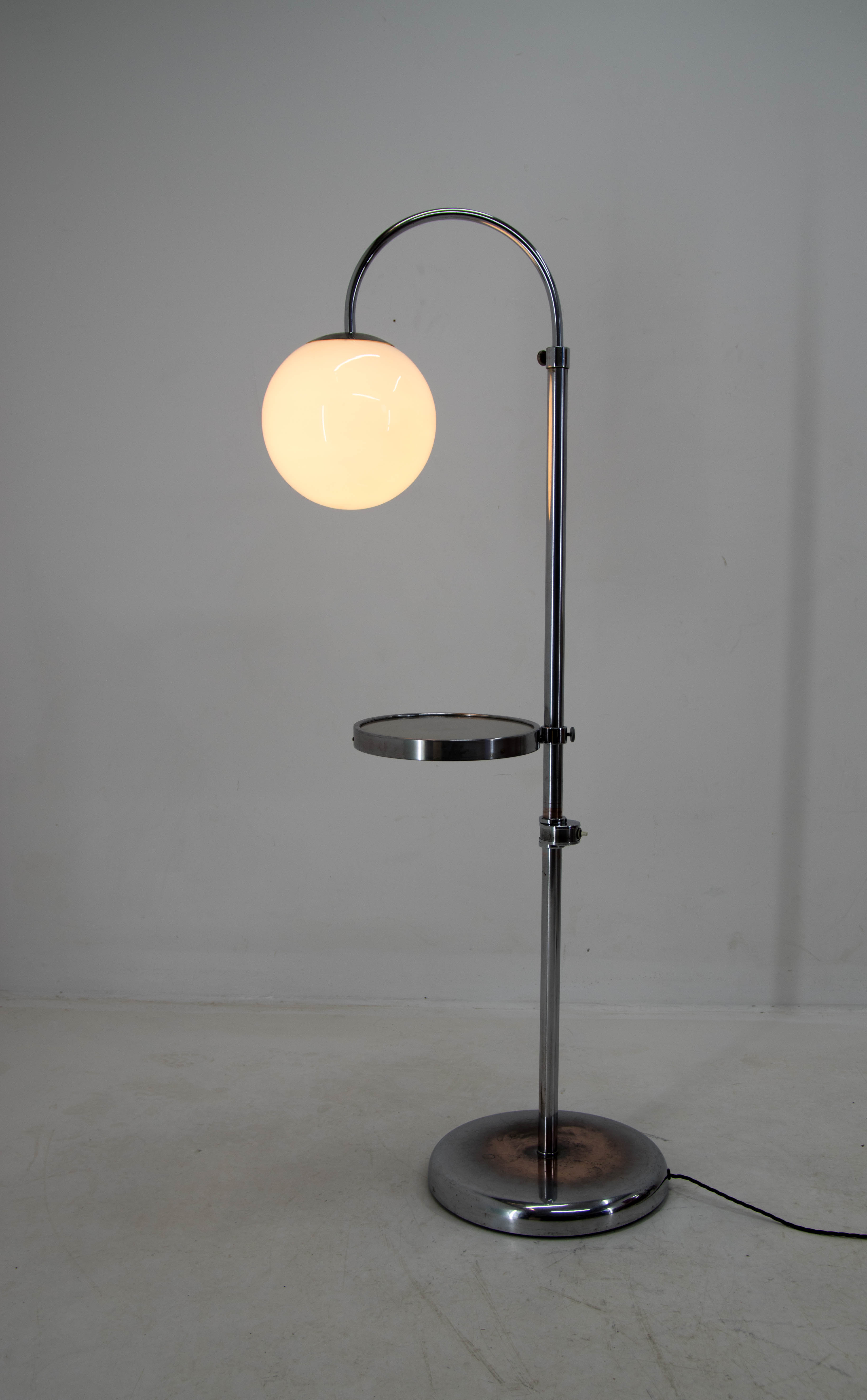 Bauhaus or Functionalist Floor Lamp with Adjustable Height, 1940s