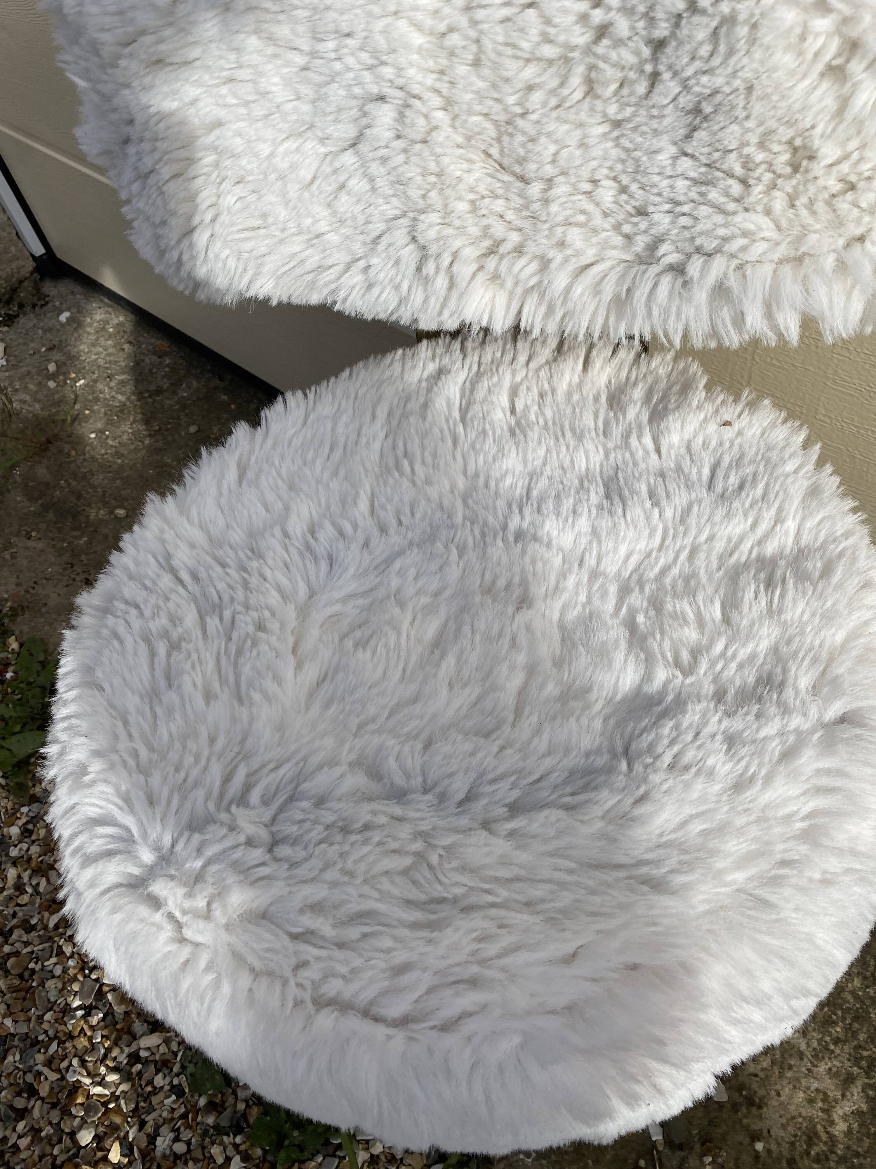 Vintage moumoute chair