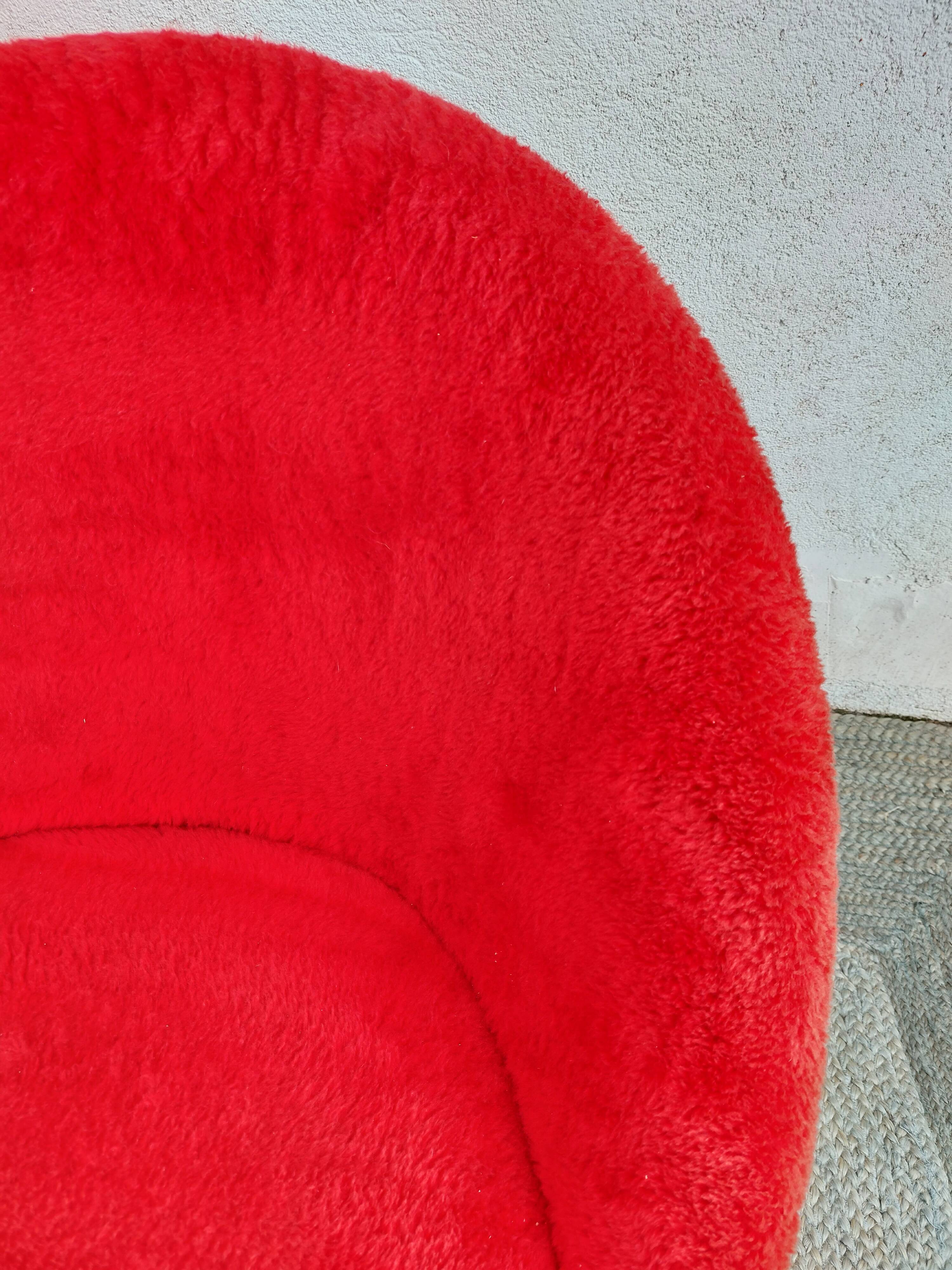 pair of vintage armchairs (red fur)