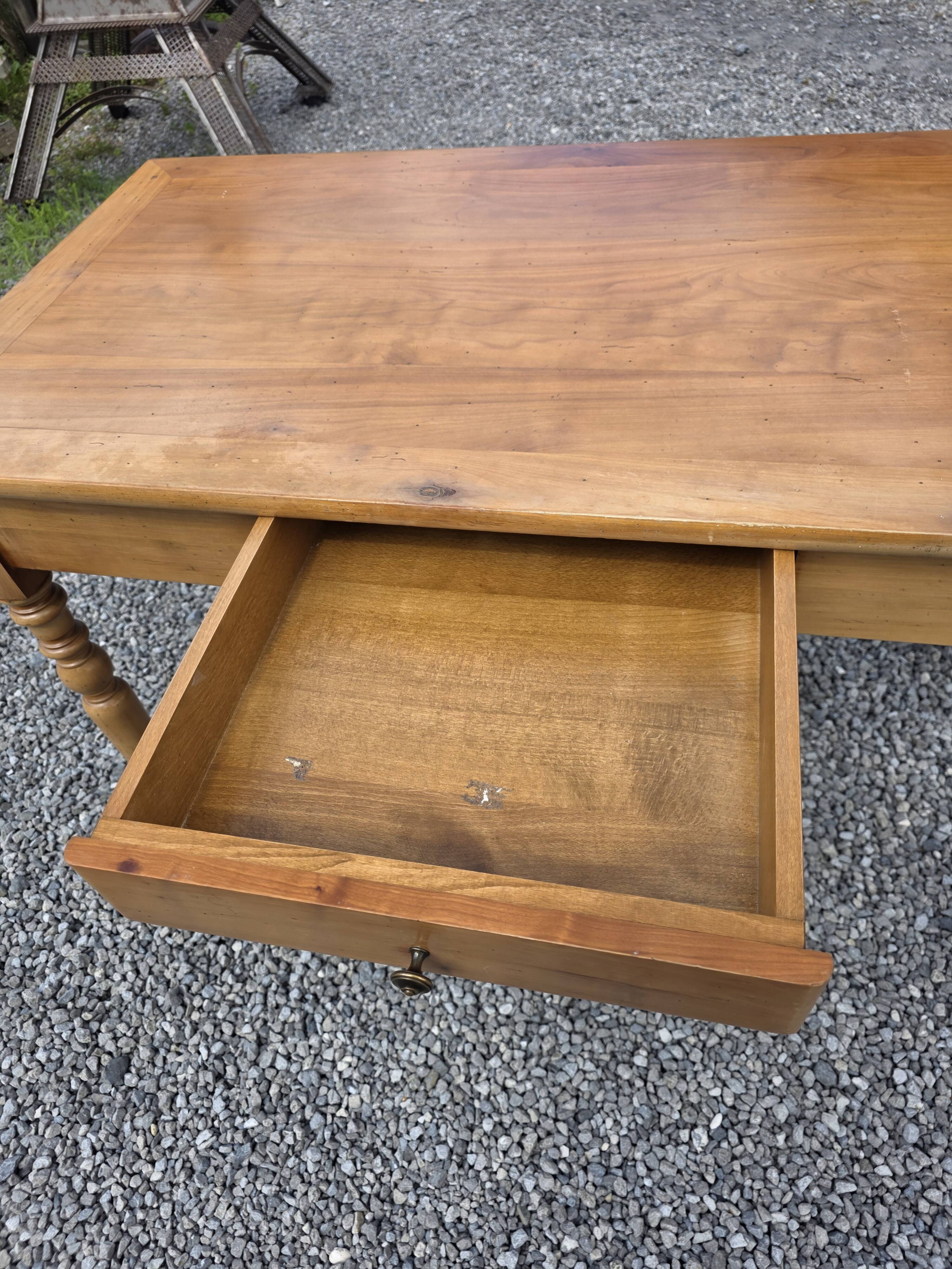 Bureau style Louis Philippe en merisier massif