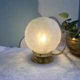 Lampe à poser vintage ronde en verre translucide - globe fleur