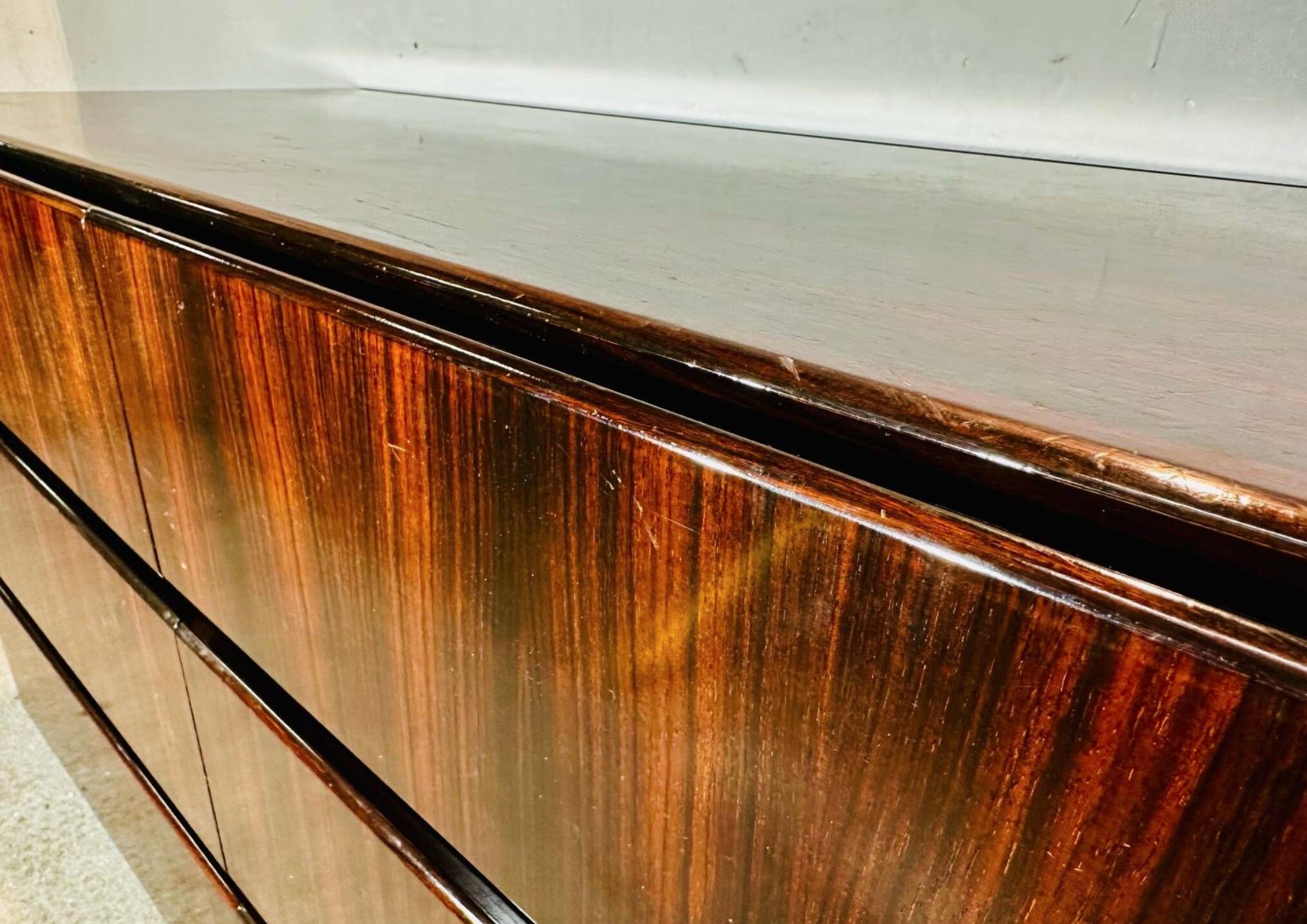 Commode en bois de rose 1970