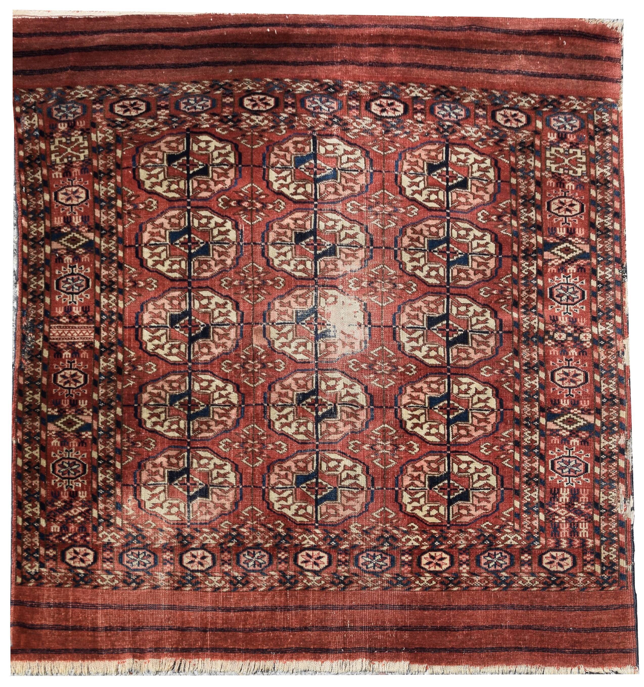 Antique Turkmen Bukhara rug: 0.95 x 1.10 meters