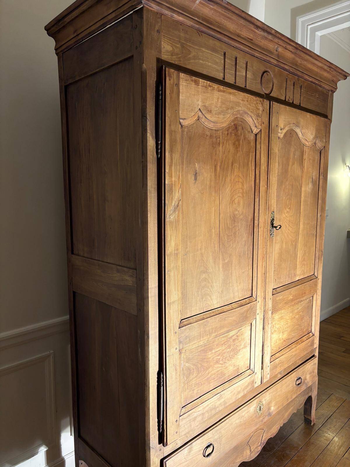 Antique solid wood wardrobe (oak)