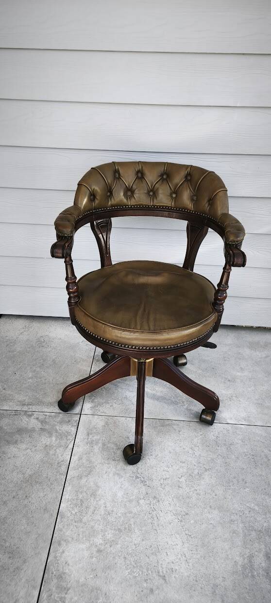 English "Captain" Chesterfield office chair in green leather