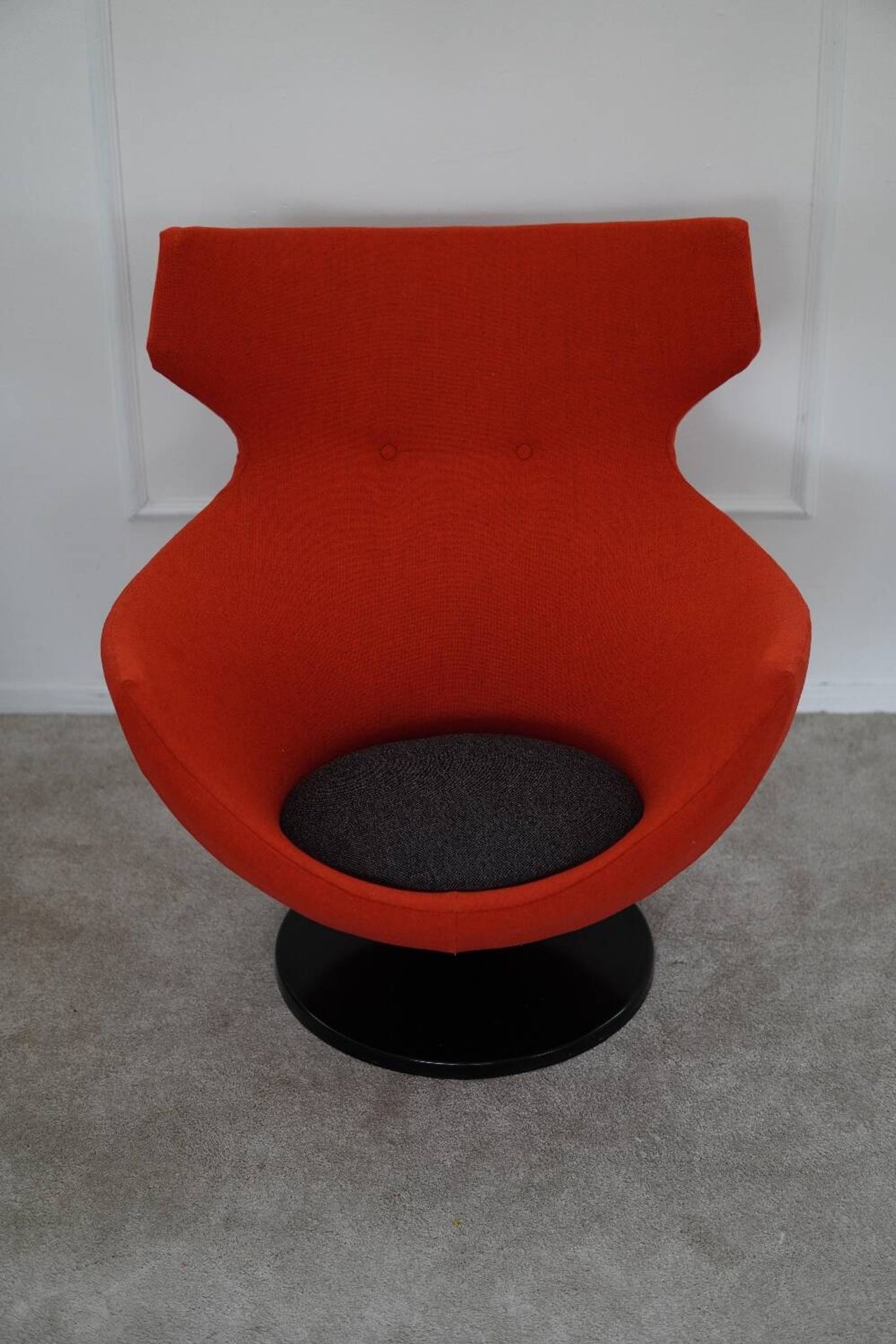 Jupiter armchair by Pierre Guariche