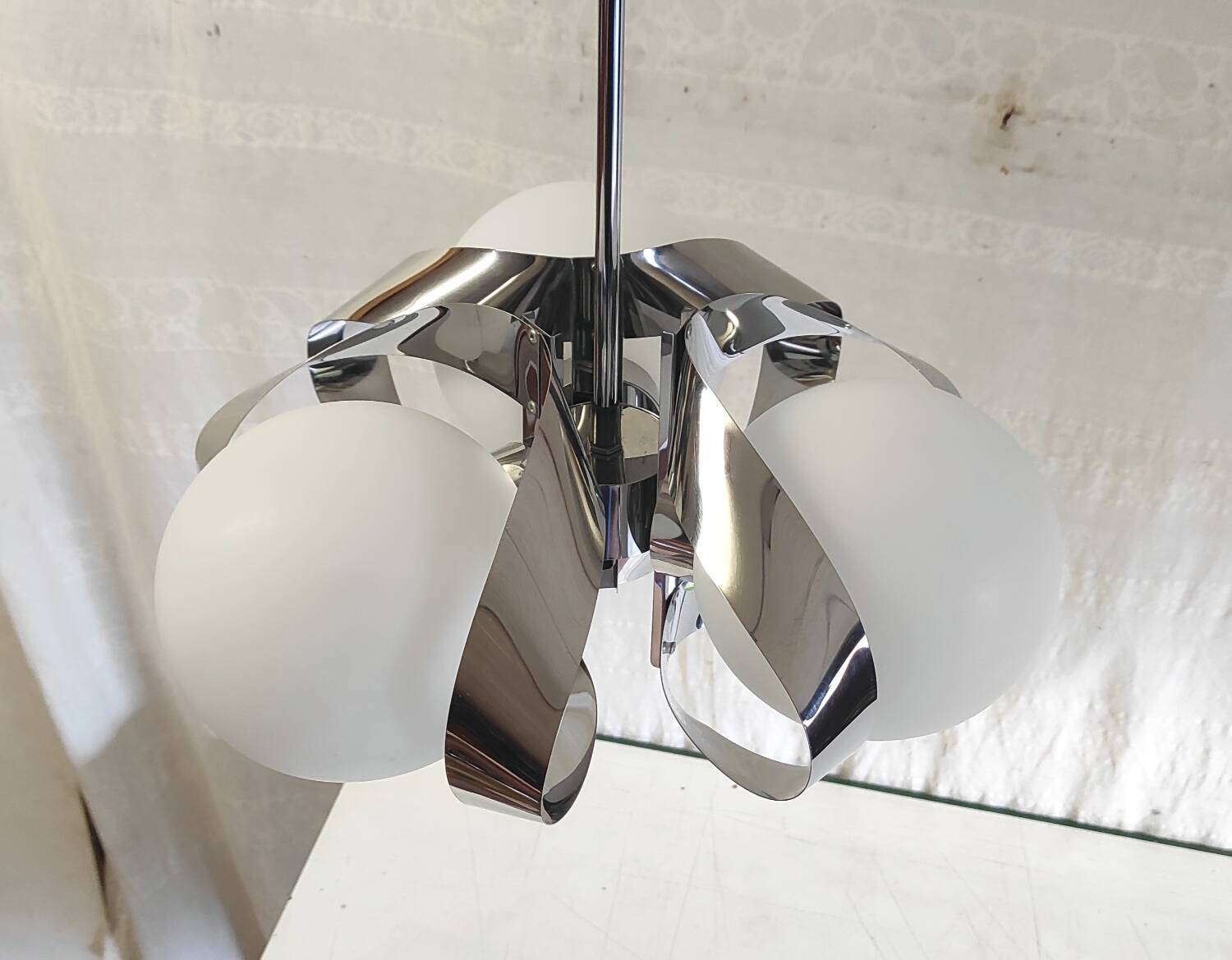 Lustre Space-Age in chrome and opaline - 1970s