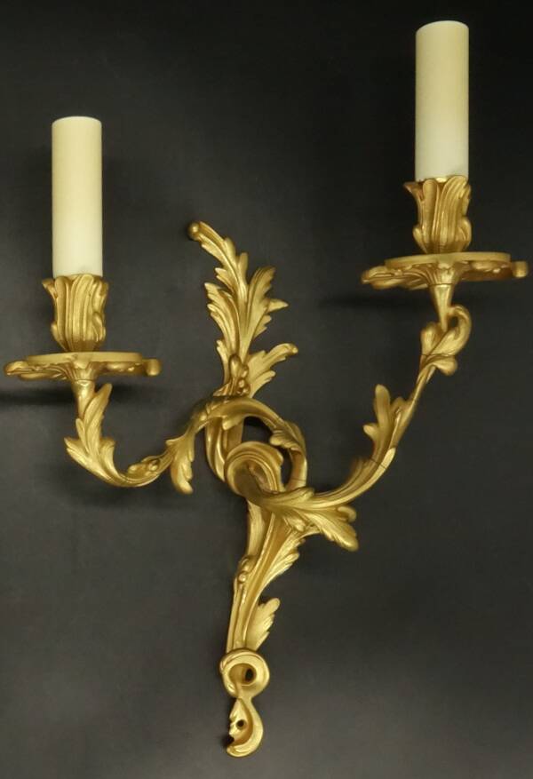 Large pair of stamped wall sconces in Louis XV style - gilded bronze
