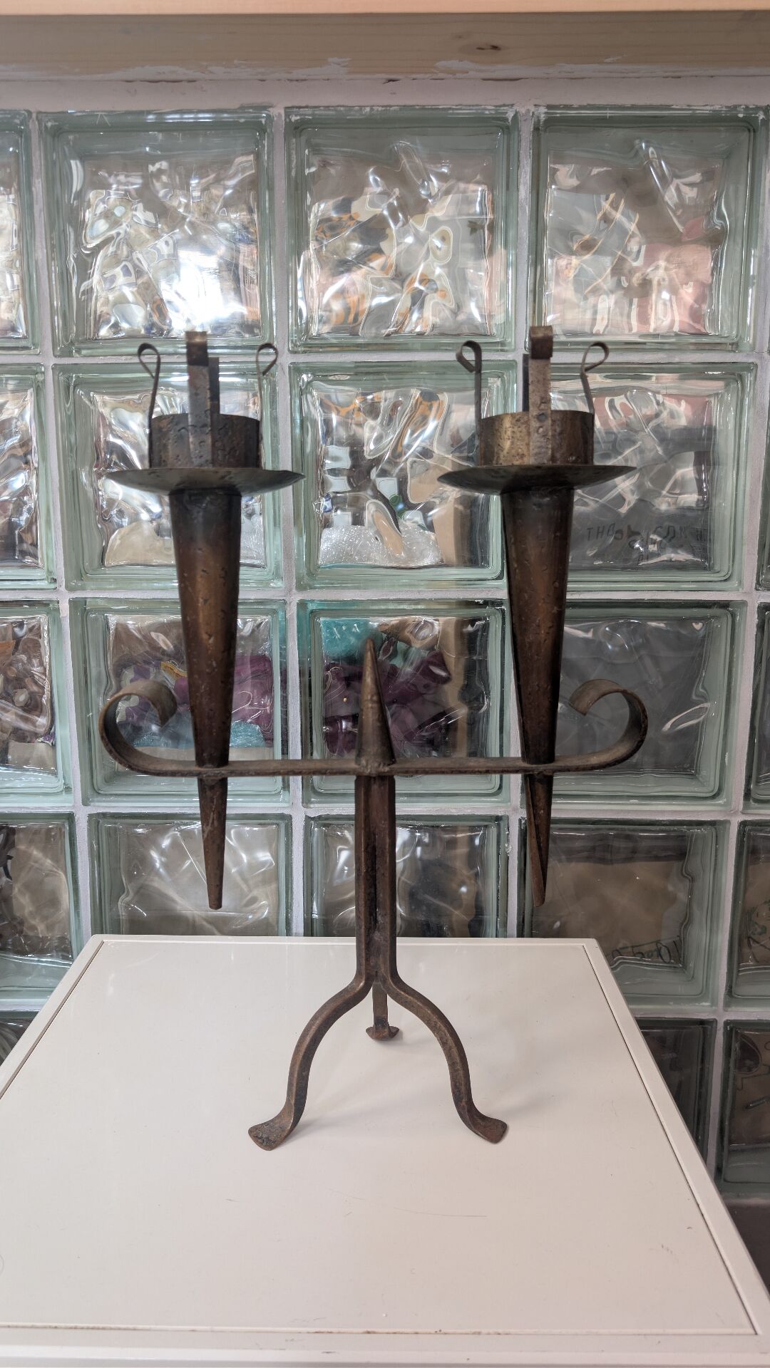 Paire de bougeoirs brutalistes
