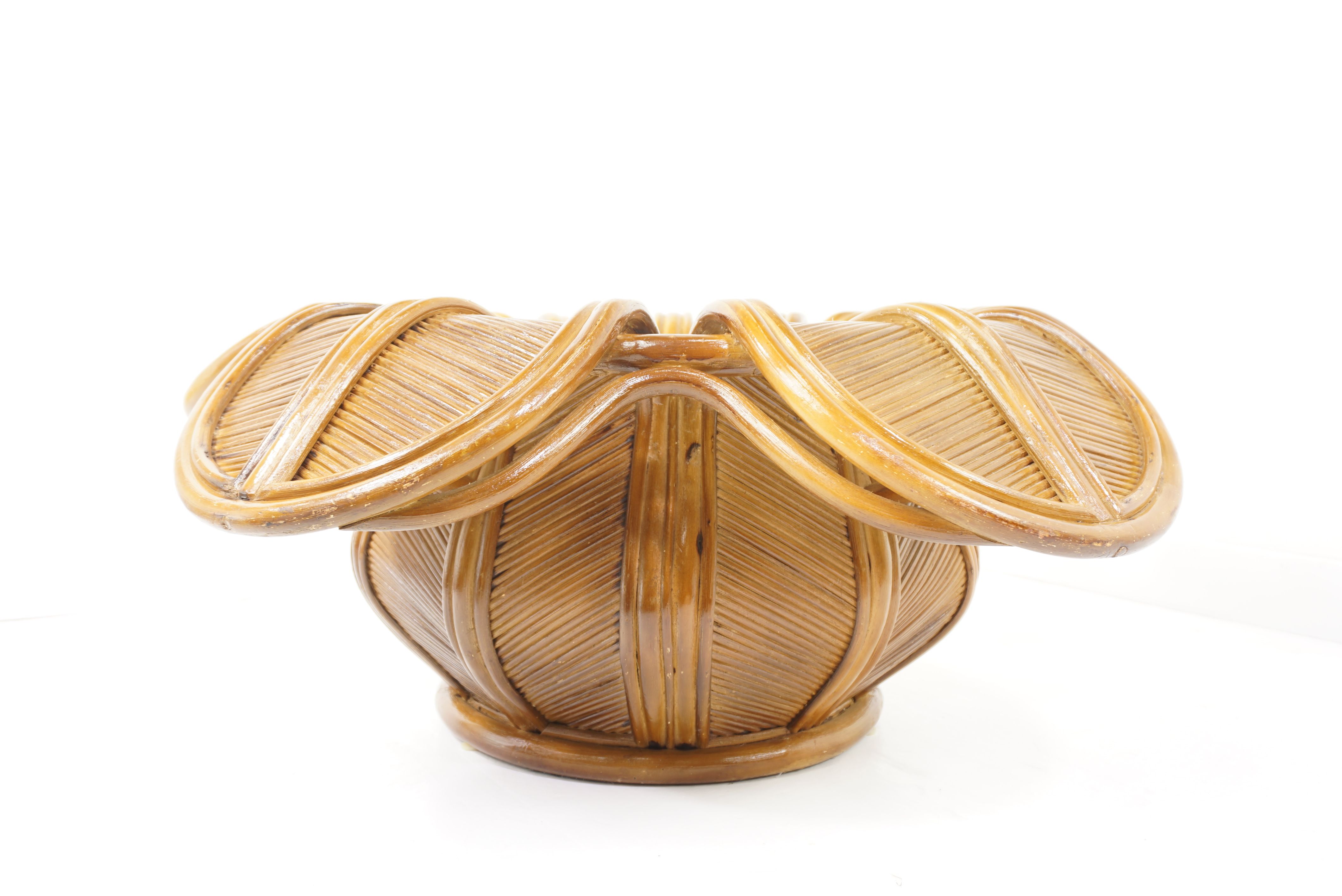 60s Italian design flower coffee table in rattan and glass marquetry