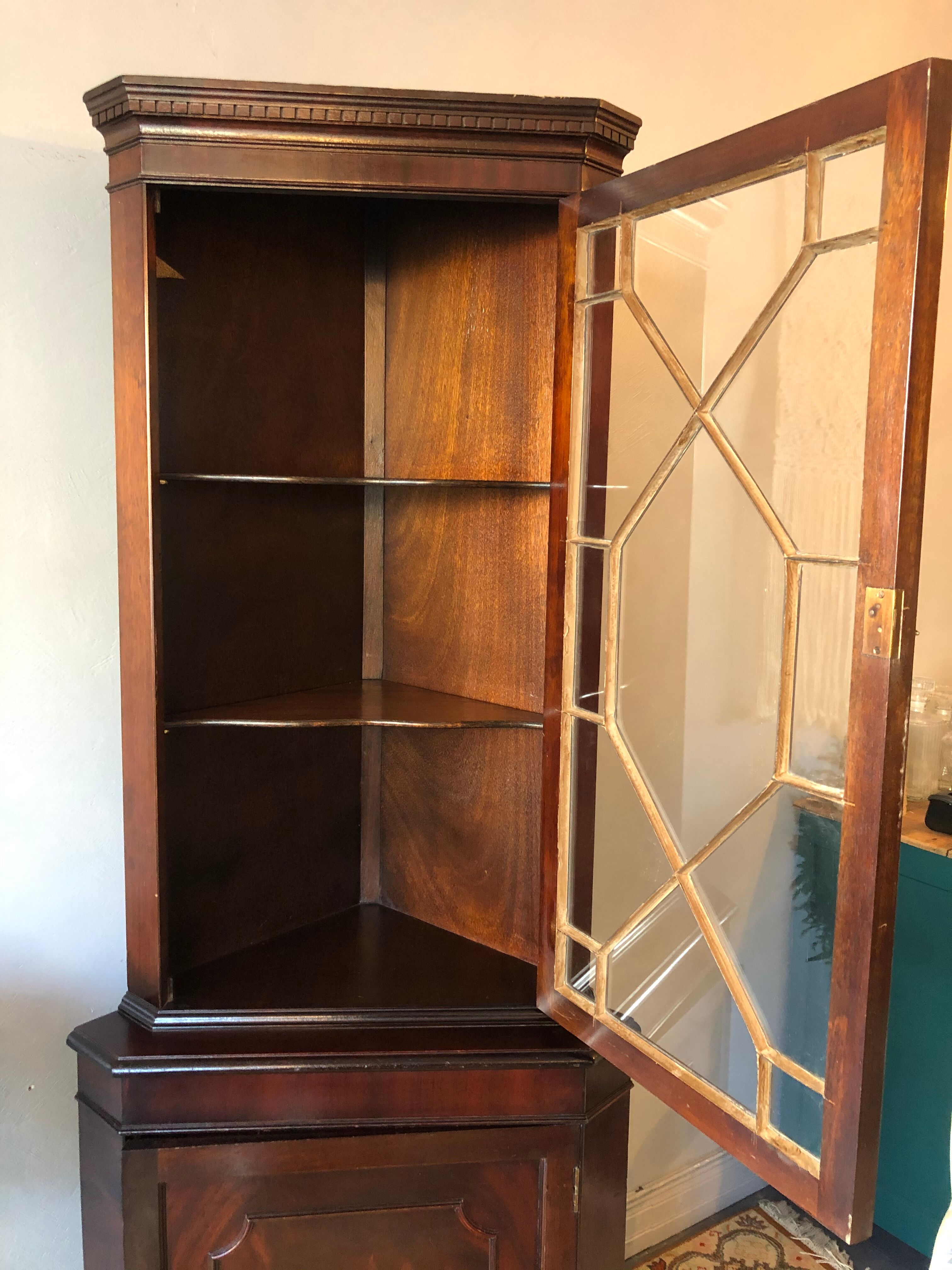 English-style corner library