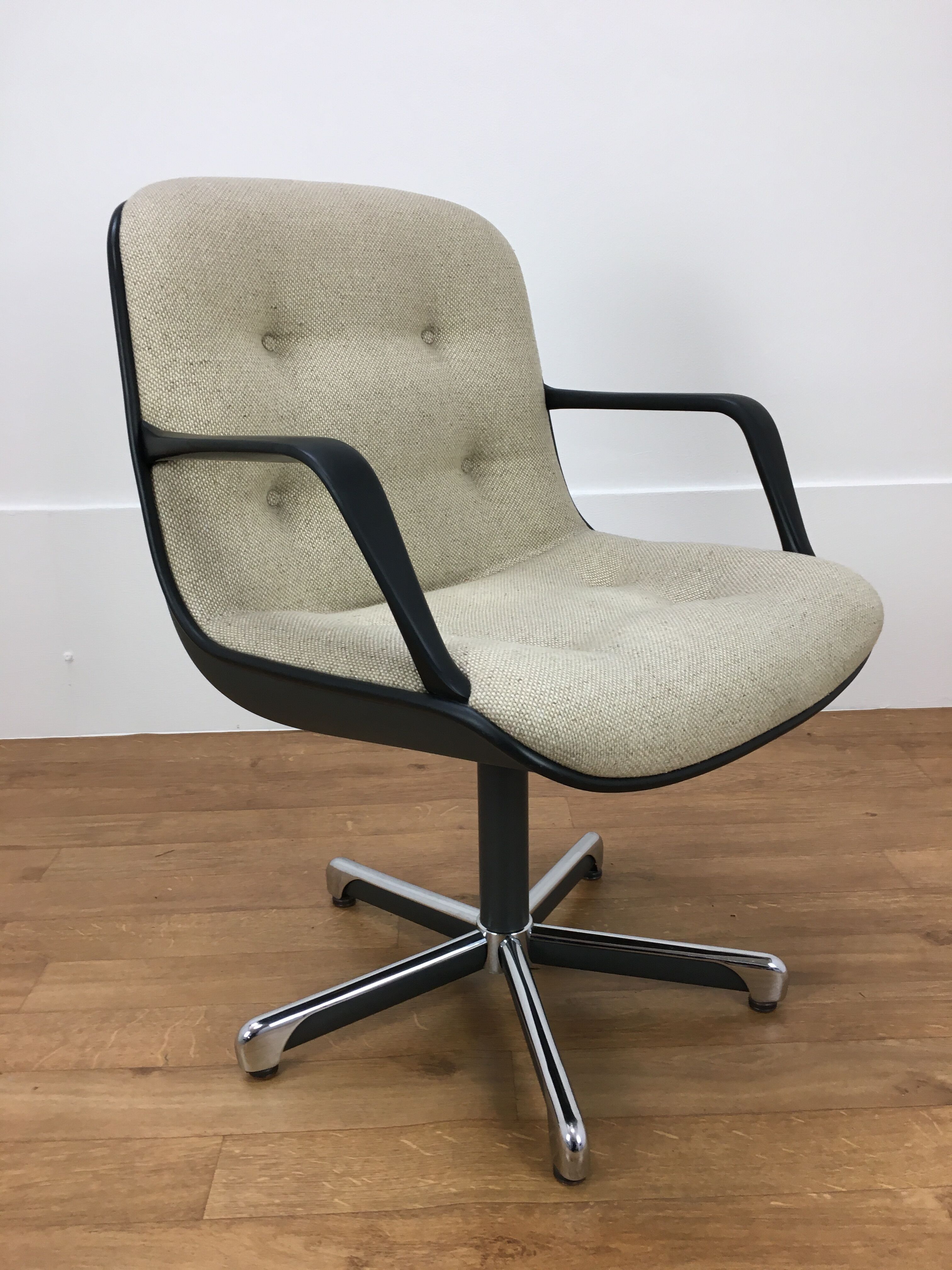 Fauteuil coque Strafor 451 par Randall Buck 1970 space age
